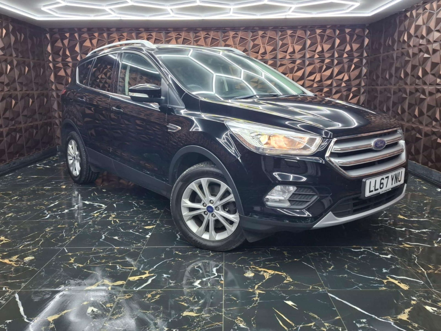Used Ford Kuga 2017 for sale - 77151293: Photo 2