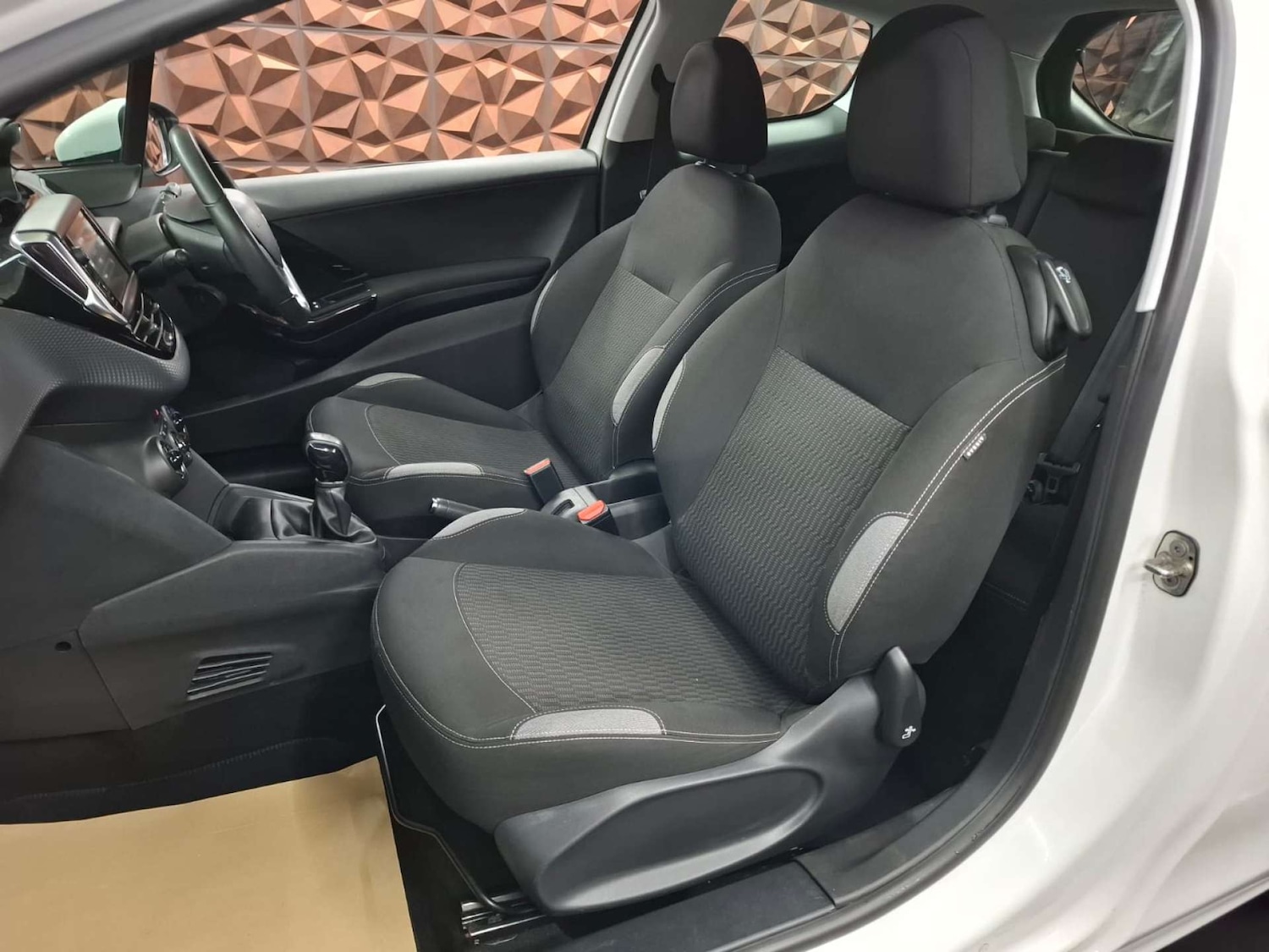 Used Peugeot 208 2015 for sale - 77151171: Photo 10