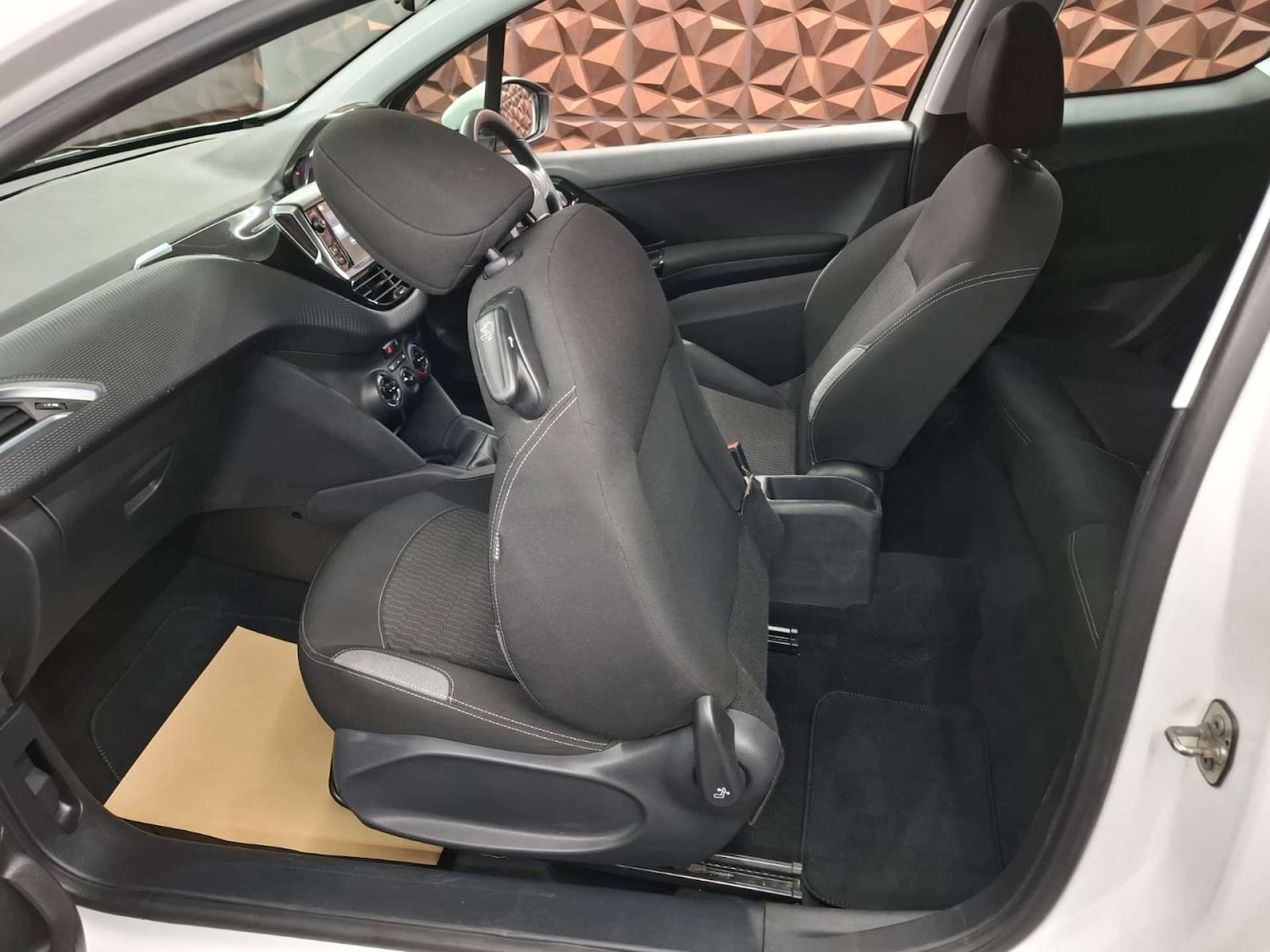 Used Peugeot 208 2015 for sale - 77151171: Photo 12