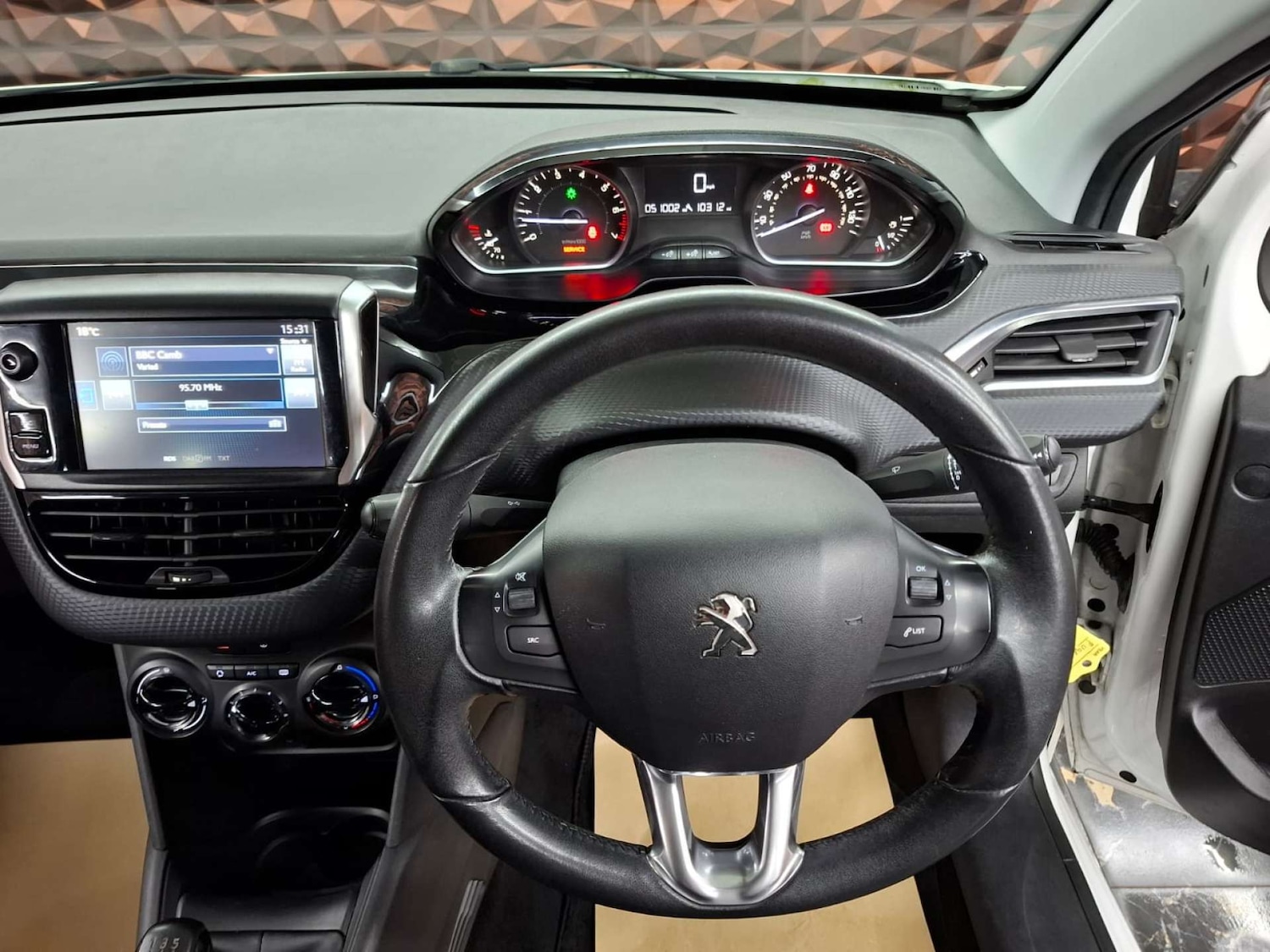 Used Peugeot 208 2015 for sale - 77151171: Photo 22