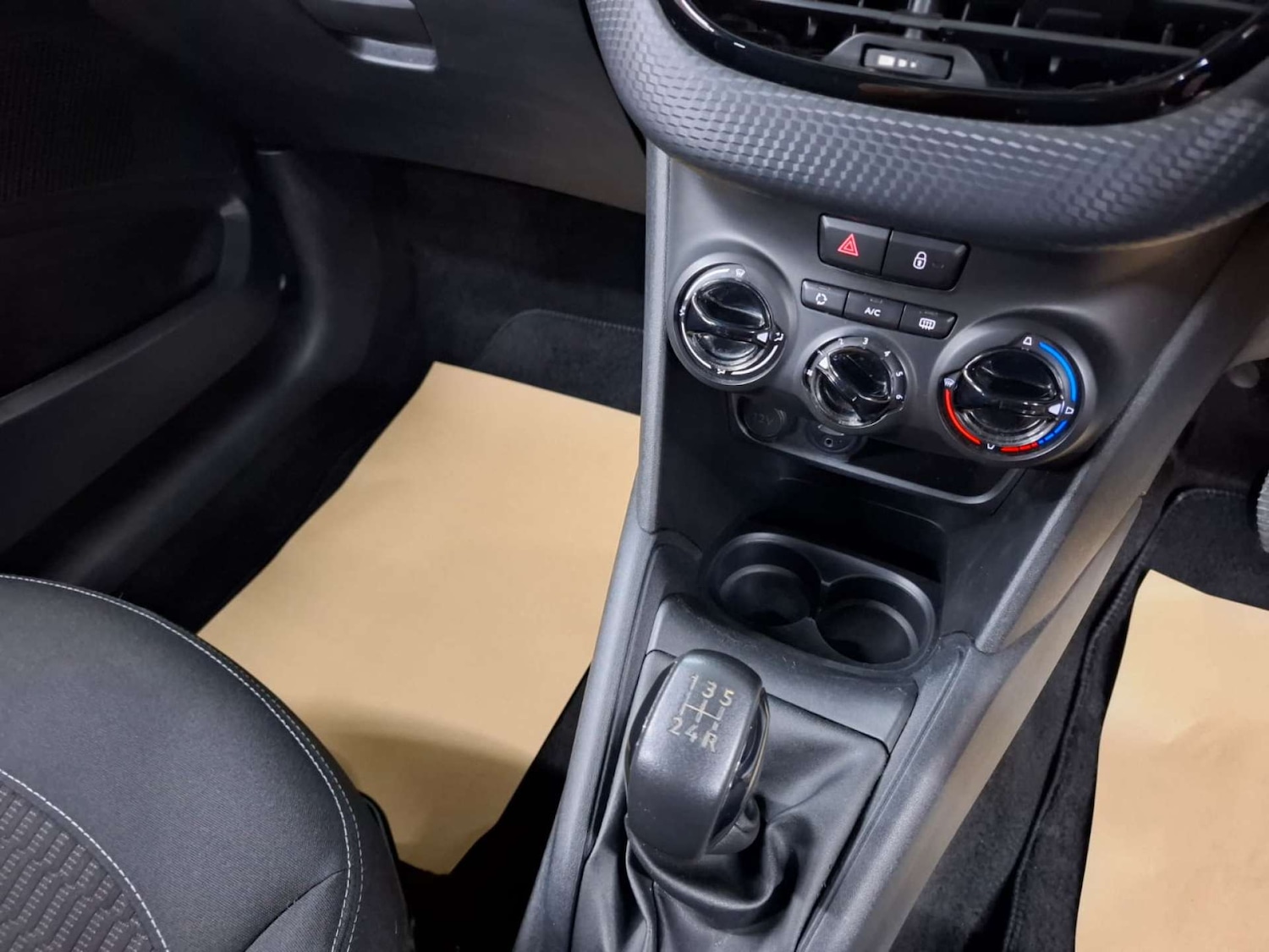 Used Peugeot 208 2015 for sale - 77151171: Photo 25