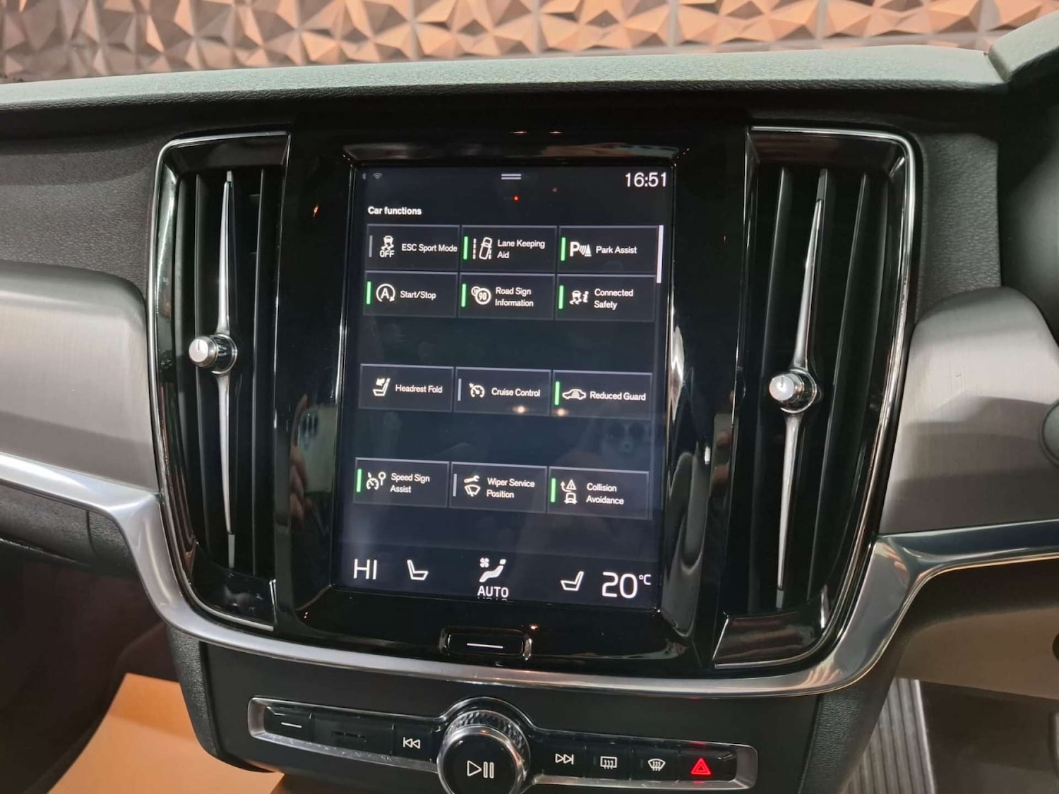 Used Volvo S90 2018 for sale - 77151320: Photo 31