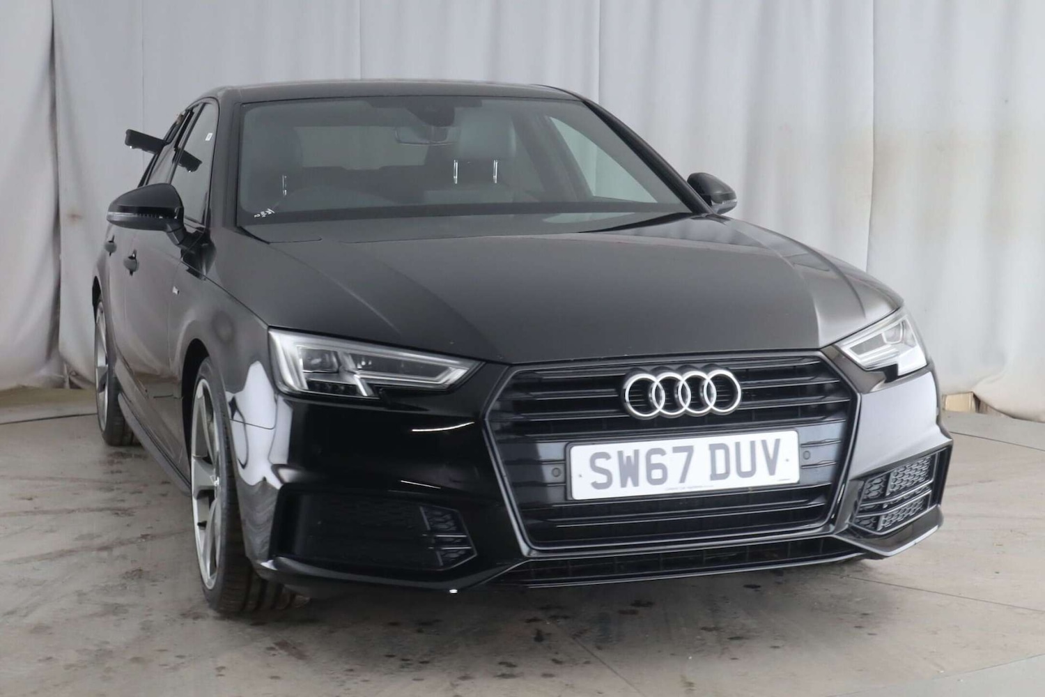 Used Audi A4 2017 for sale - 76921311: Photo 2