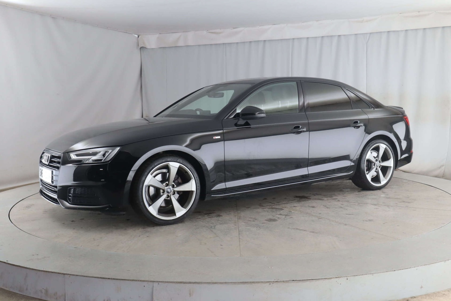 Used Audi A4 2017 for sale - 76921311: Photo 3