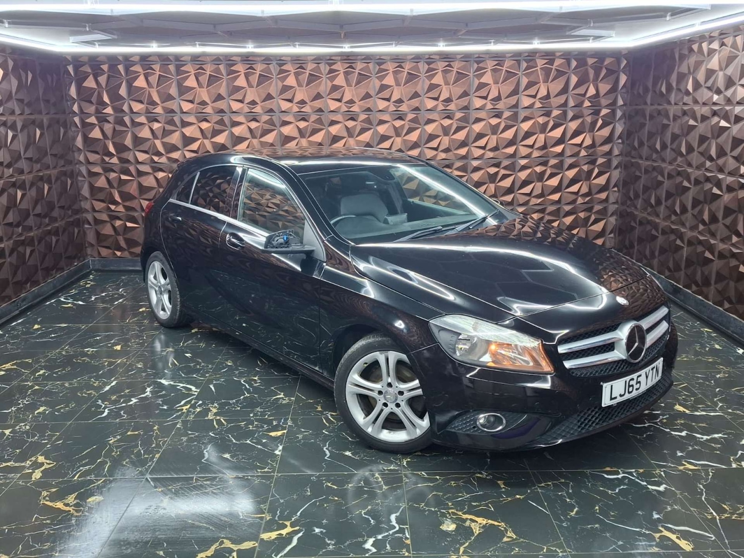 Used Mercedes-Benz A-Class 2015 for sale - 77151289: Photo 2