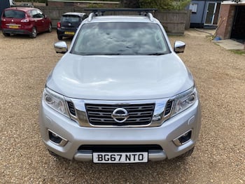 Used Nissan Navara 2017 for sale - 79756952: Photo