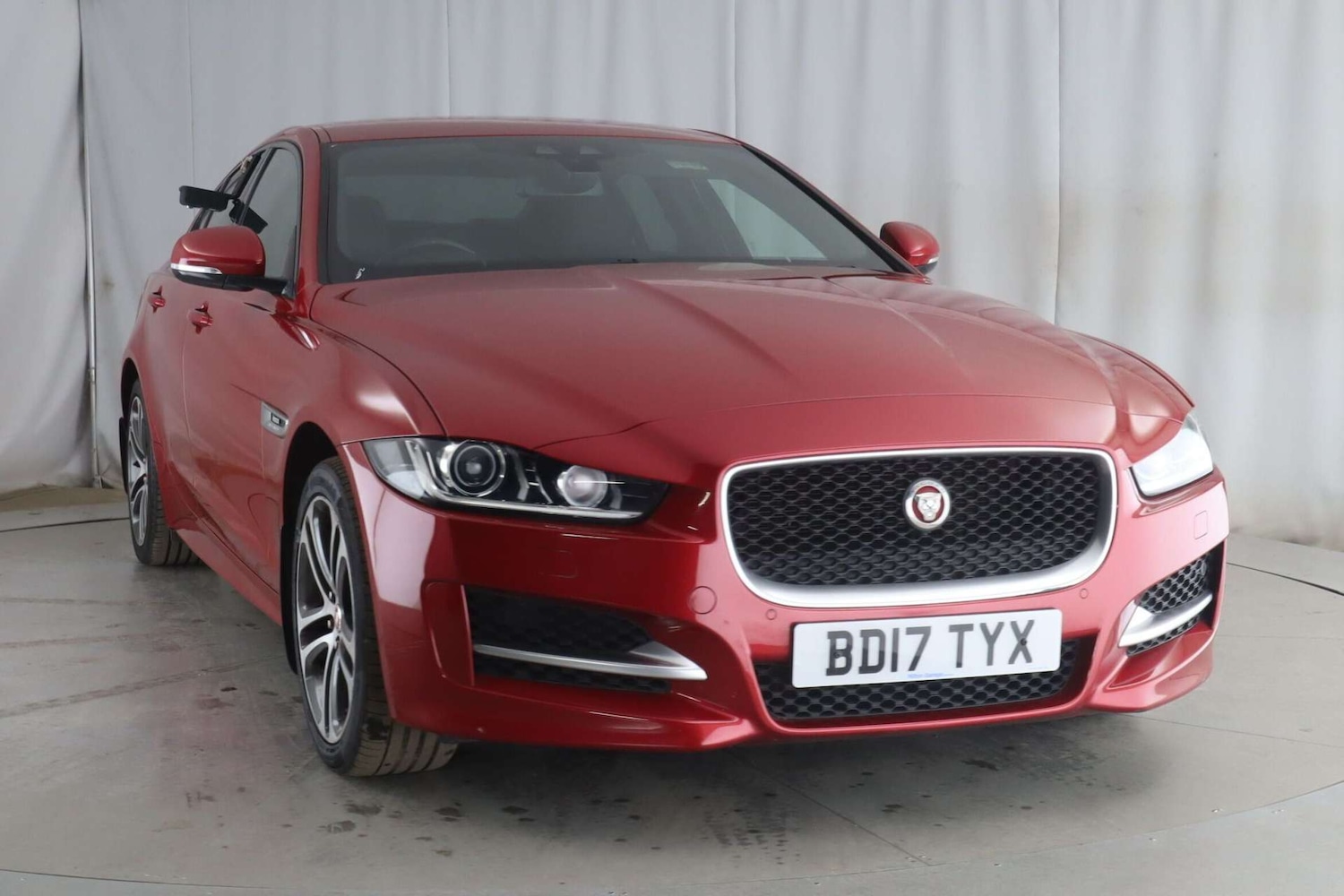 Used Jaguar XE 2017 for sale - 76921343: Photo 2