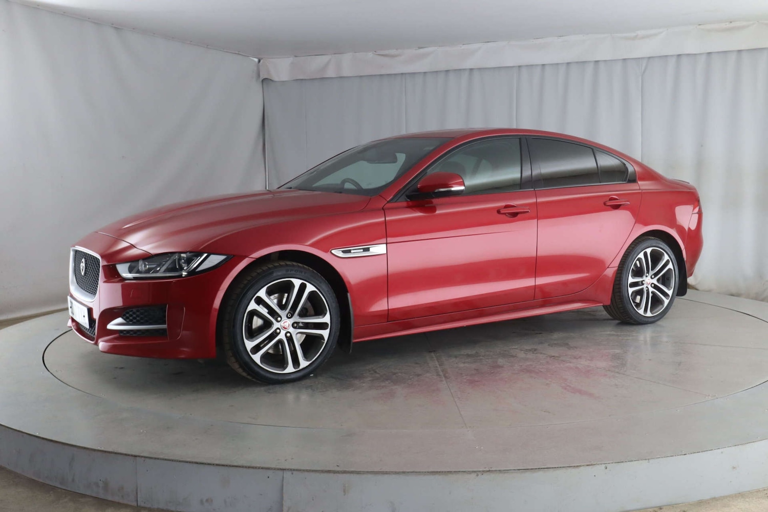 Used Jaguar XE 2017 for sale - 76921343: Photo 3