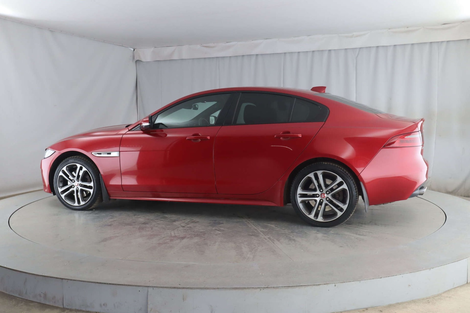Used Jaguar XE 2017 for sale - 76921343: Photo 4