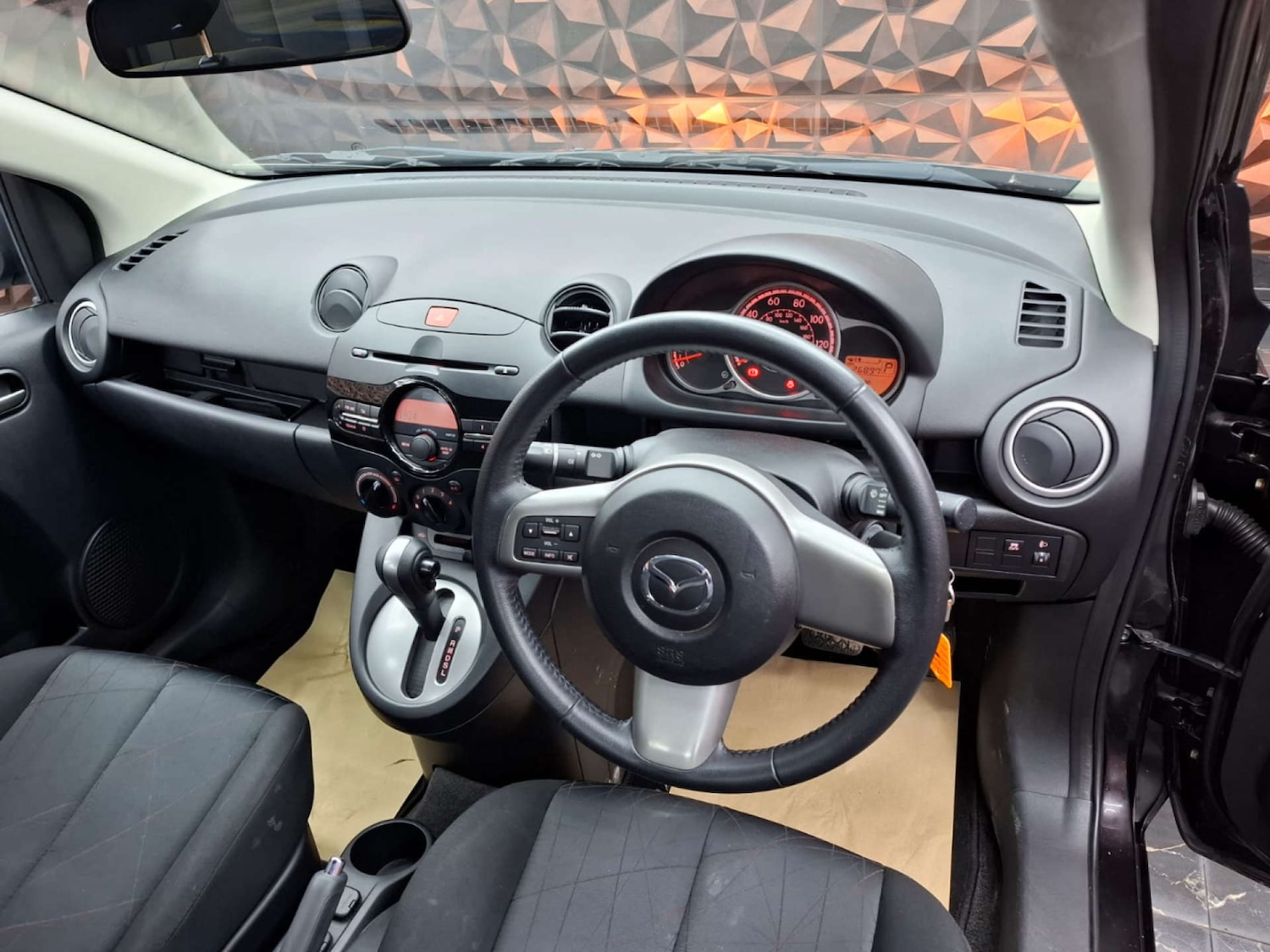 Used Mazda Mazda2 2011 for sale - 77151260: Photo 29