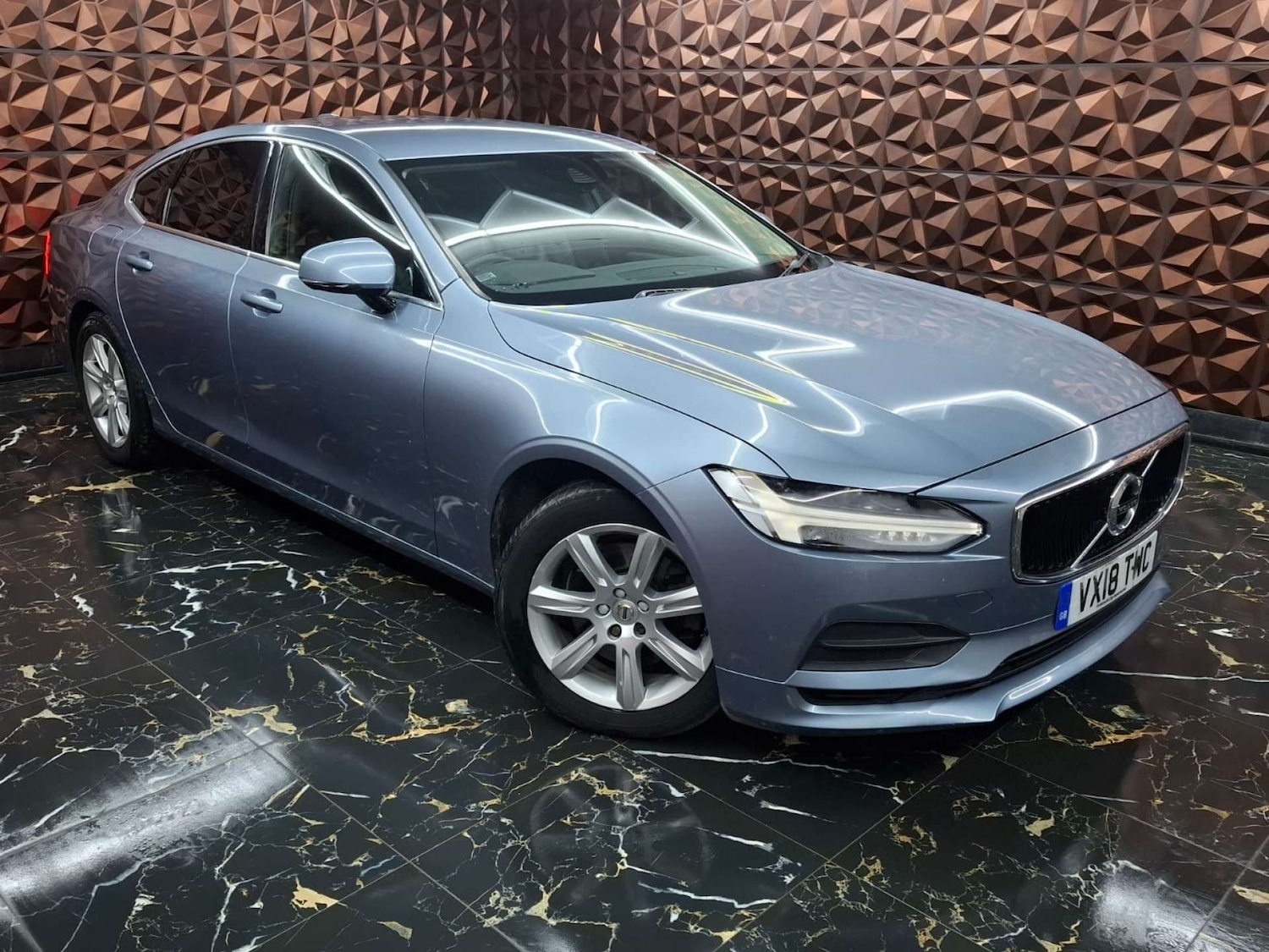 Used Volvo S90 2018 for sale - 76921455: Photo 2