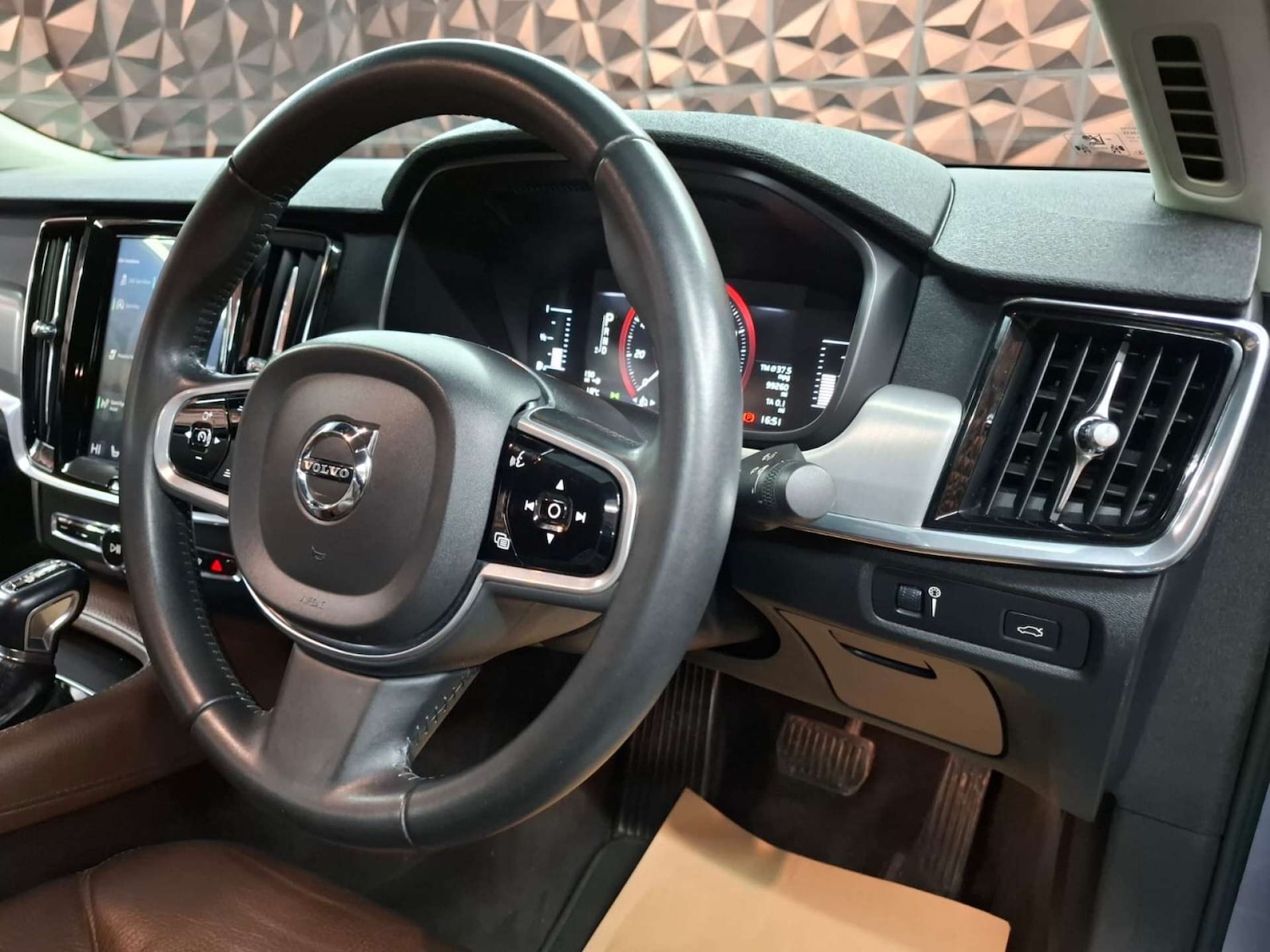 Used Volvo S90 2018 for sale - 76921455: Photo 24