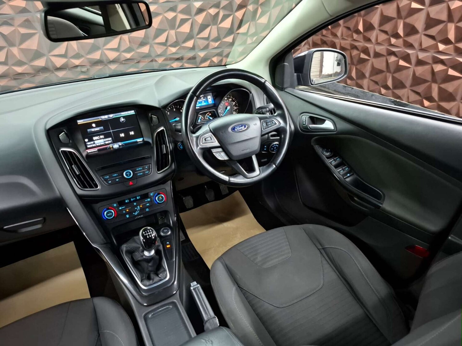 Used Ford Focus 2015 for sale - 76921459: Photo 14