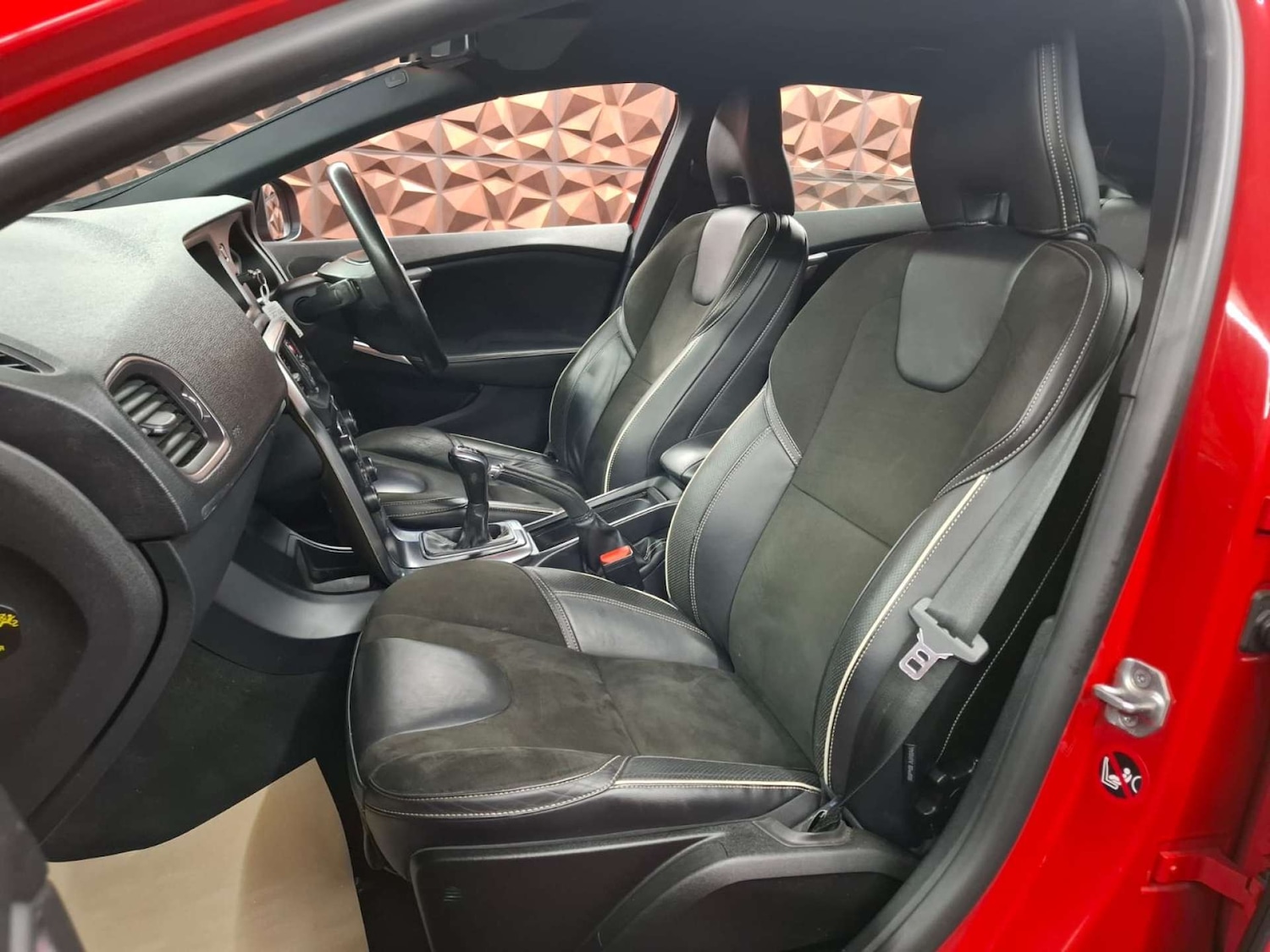 Used Volvo V40 2016 for sale - 77151300: Photo 11