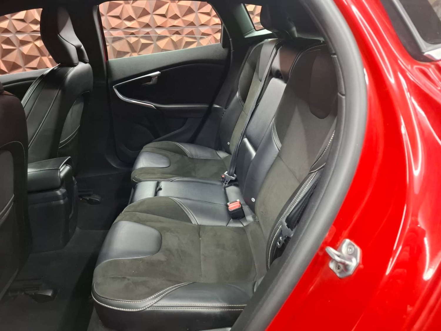 Used Volvo V40 2016 for sale - 77151300: Photo 14