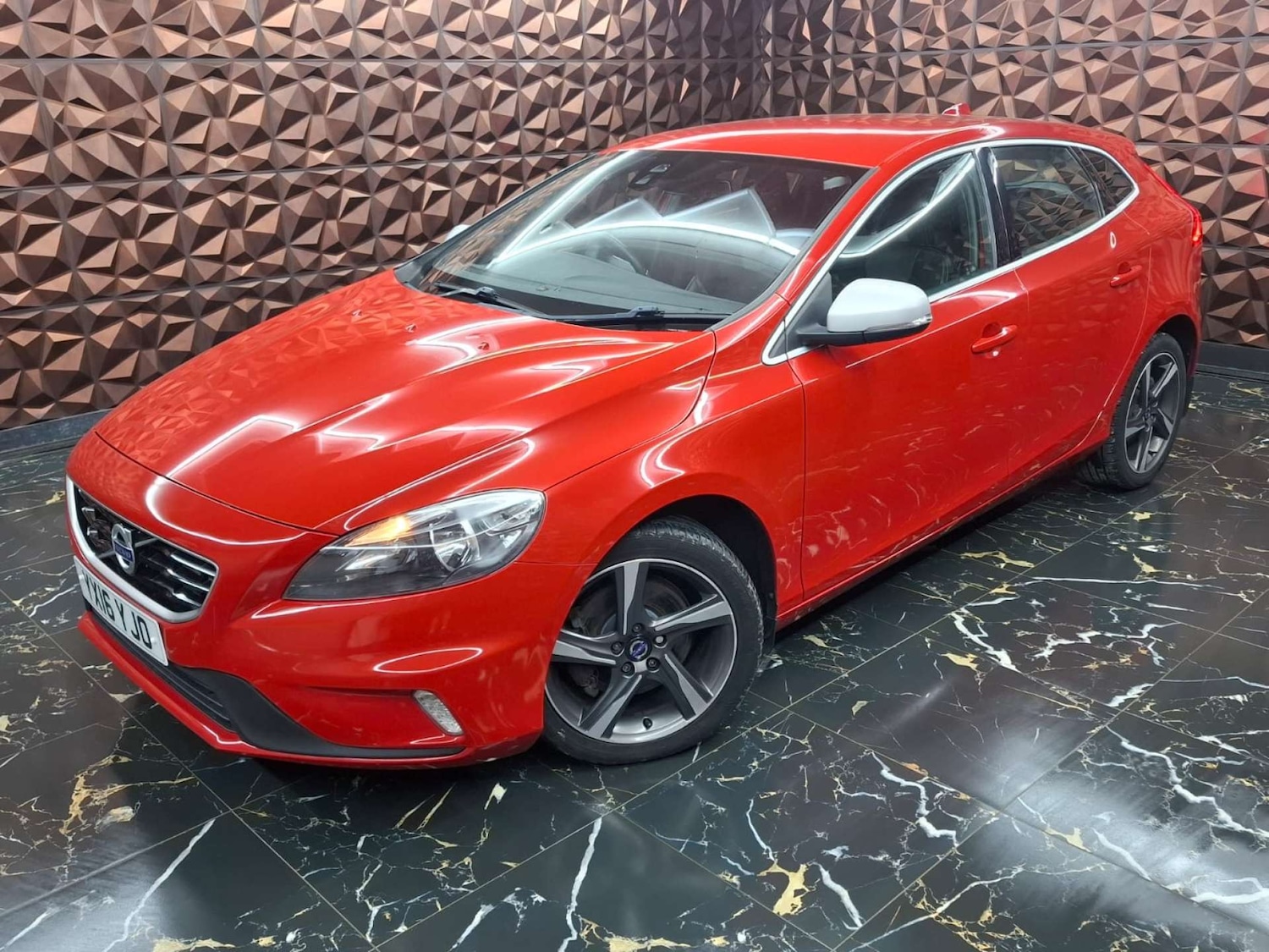 Used Volvo V40 2016 for sale - 77151300: Photo 4