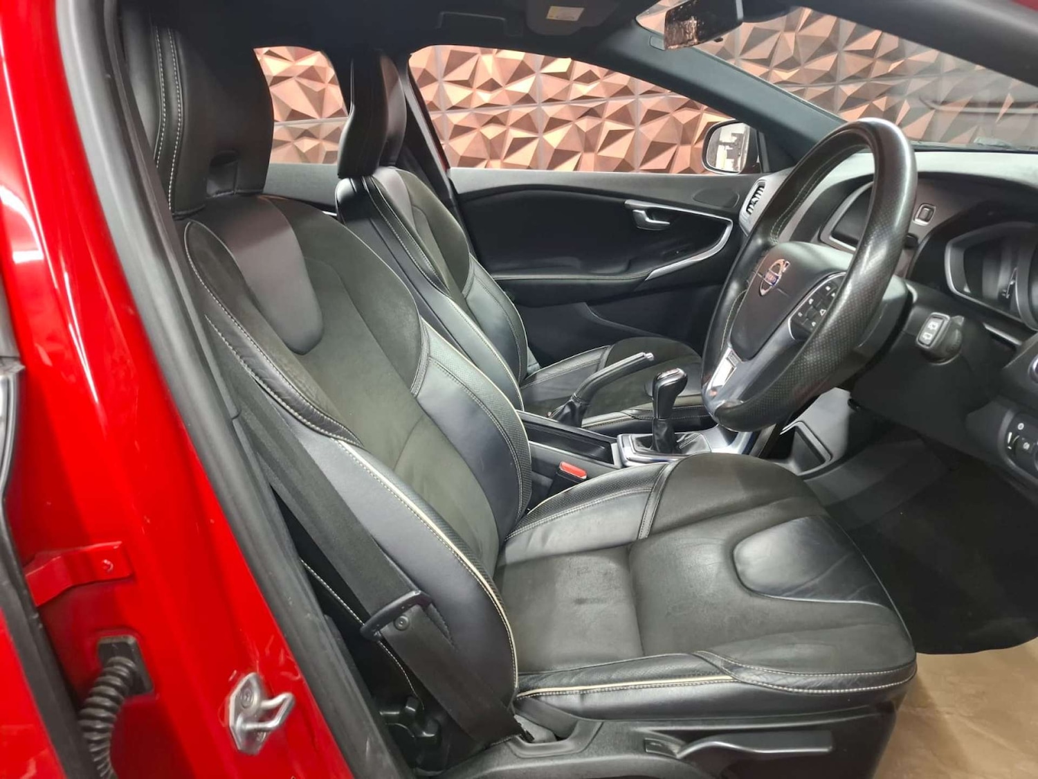 Used Volvo V40 2016 for sale - 77151300: Photo 8