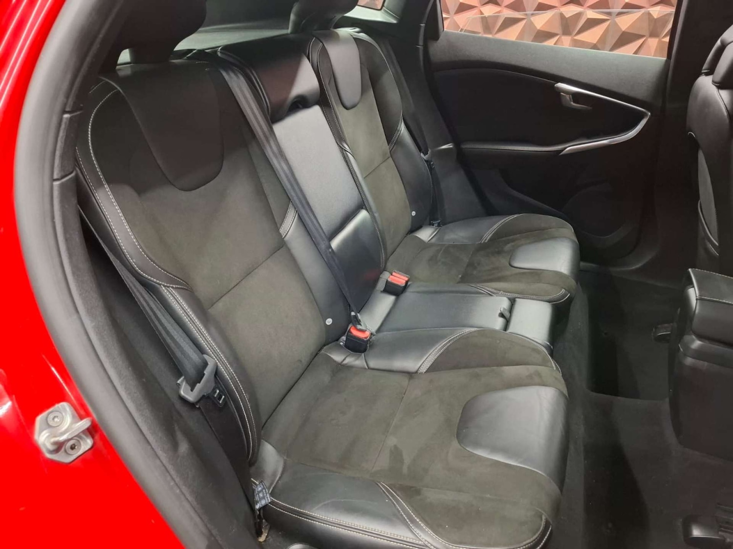 Used Volvo V40 2016 for sale - 77151300: Photo 9