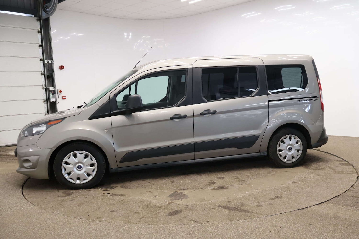 Used Ford Grand Tourneo Connect 2017 for sale - 77702625: Photo 5