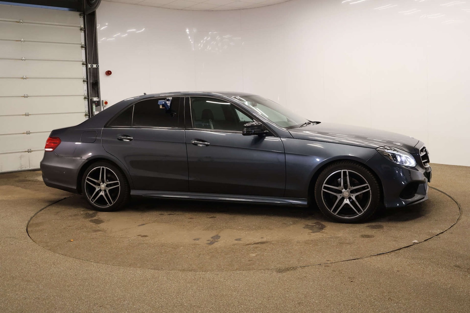 Used Mercedes-Benz E Class 2015 for sale - 77818745: Photo 2