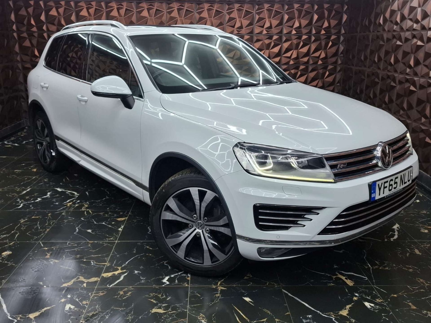 Used Volkswagen Touareg 2015 for sale - 77151125: Photo 1