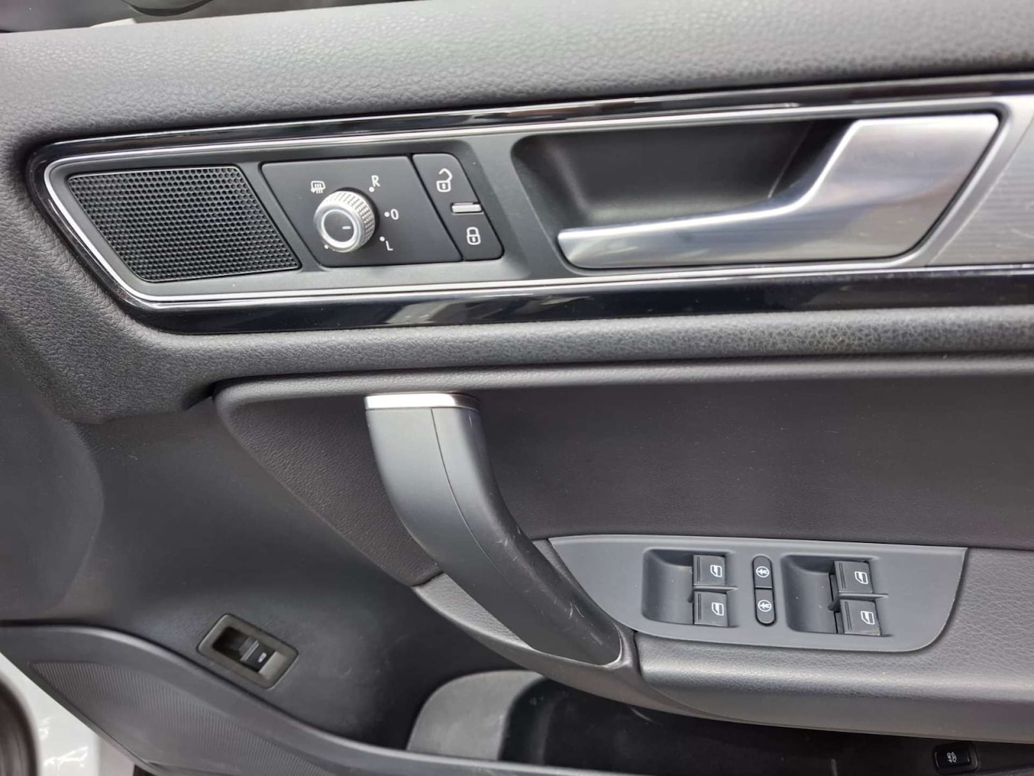 Used Volkswagen Touareg 2015 for sale - 77151125: Photo 11