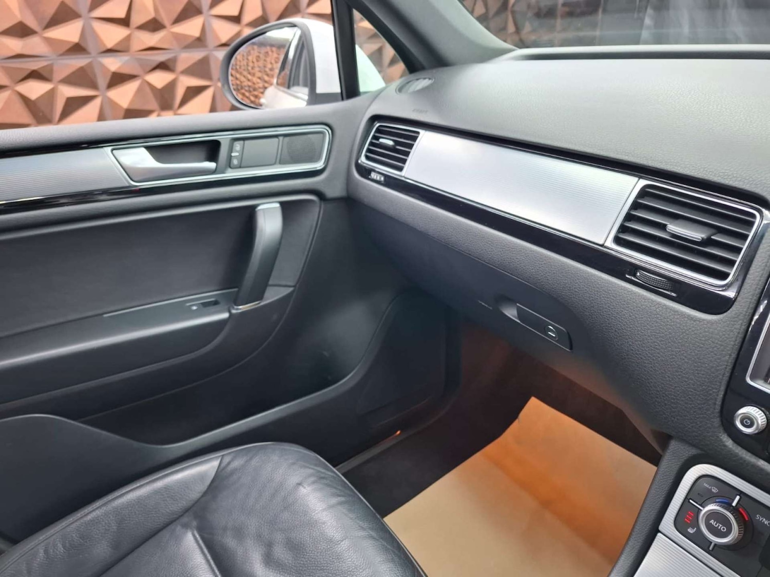 Used Volkswagen Touareg 2015 for sale - 77151125: Photo 9