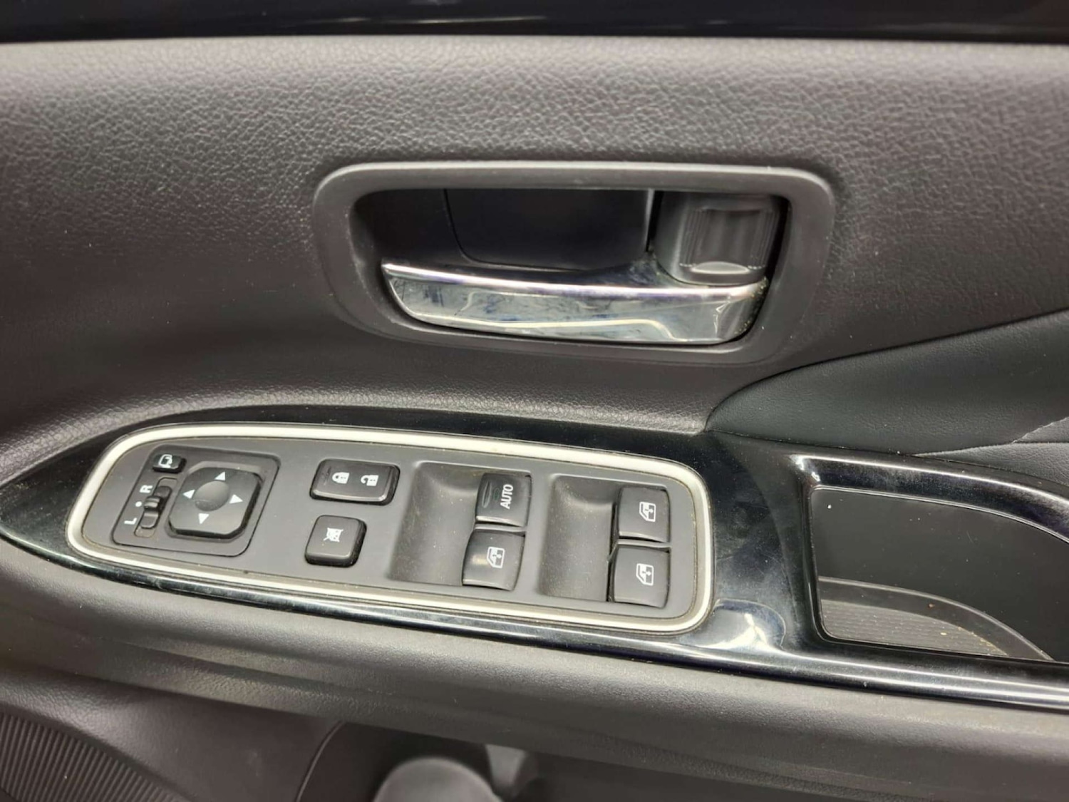 Used Mitsubishi Outlander 2017 for sale - 77151267: Photo 33