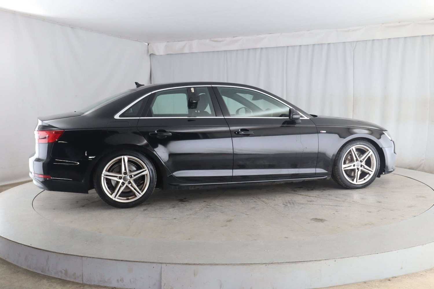 Used Audi A4 2016 for sale - 76921306: Photo 4