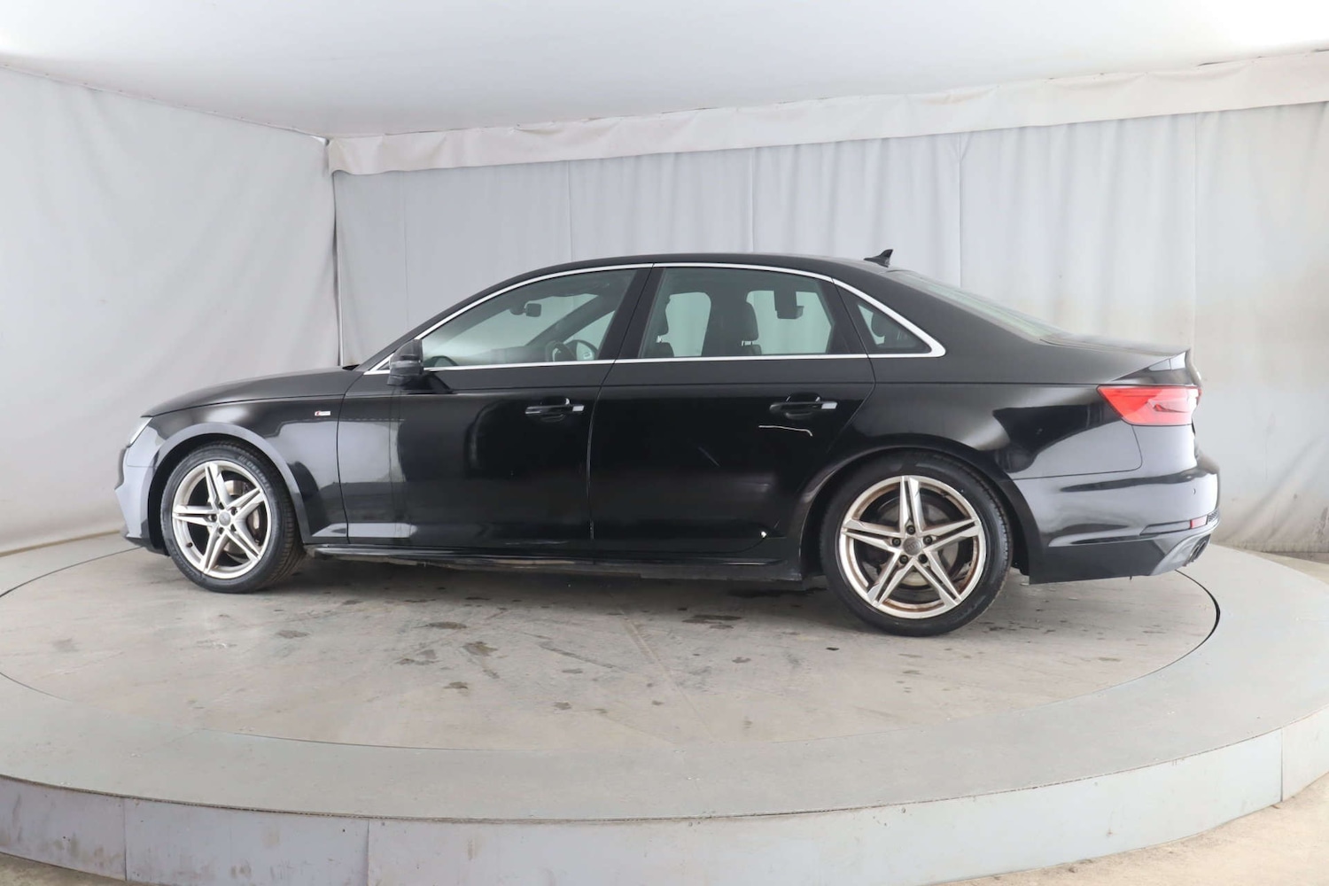 Used Audi A4 2016 for sale - 76921306: Photo 5
