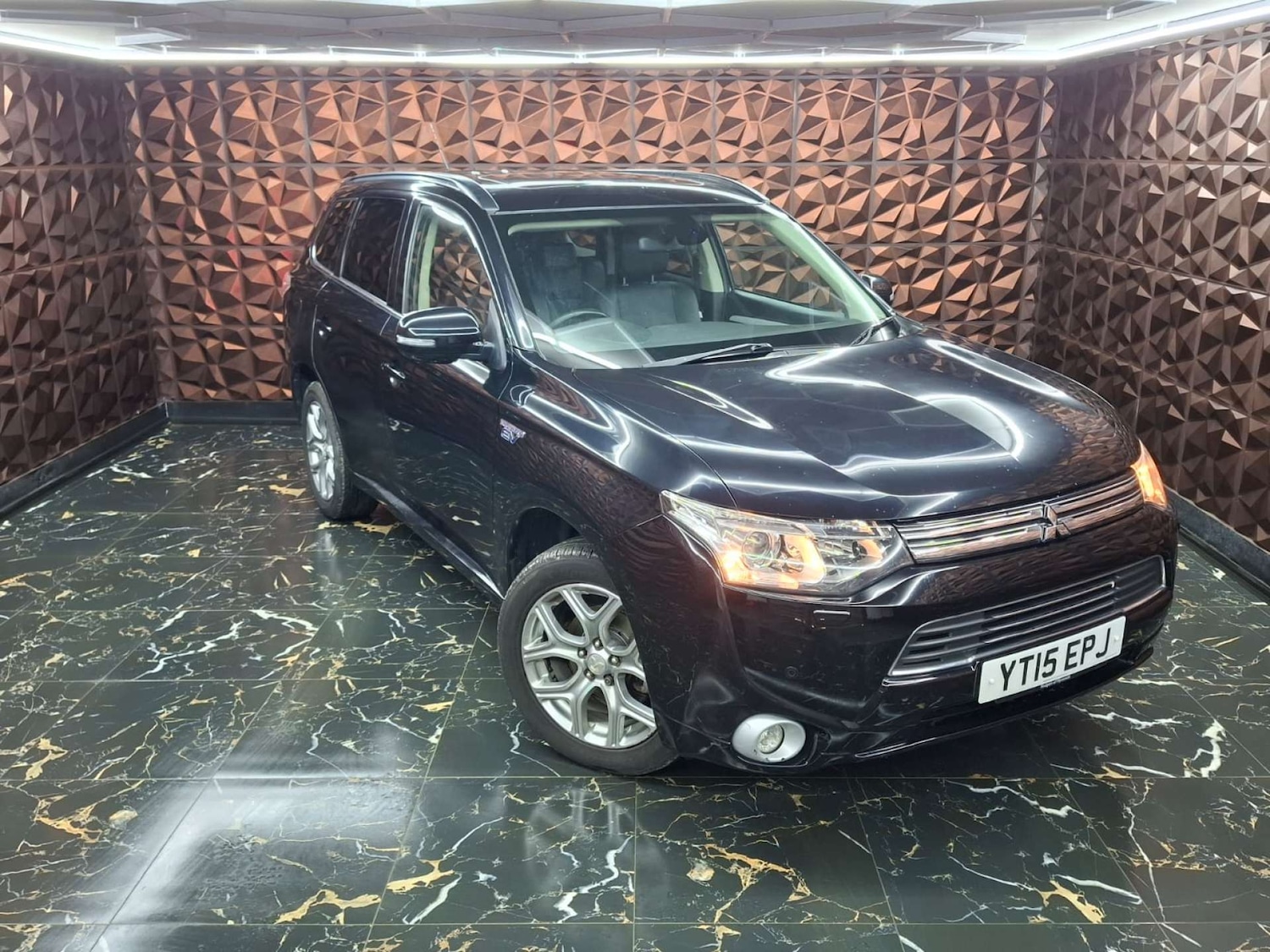 Used Mitsubishi Outlander 2015 for sale - 76921411: Photo 2