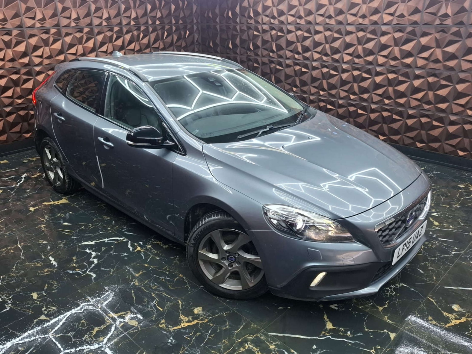 Used Volvo V40 2015 for sale - 76921421: Photo 1