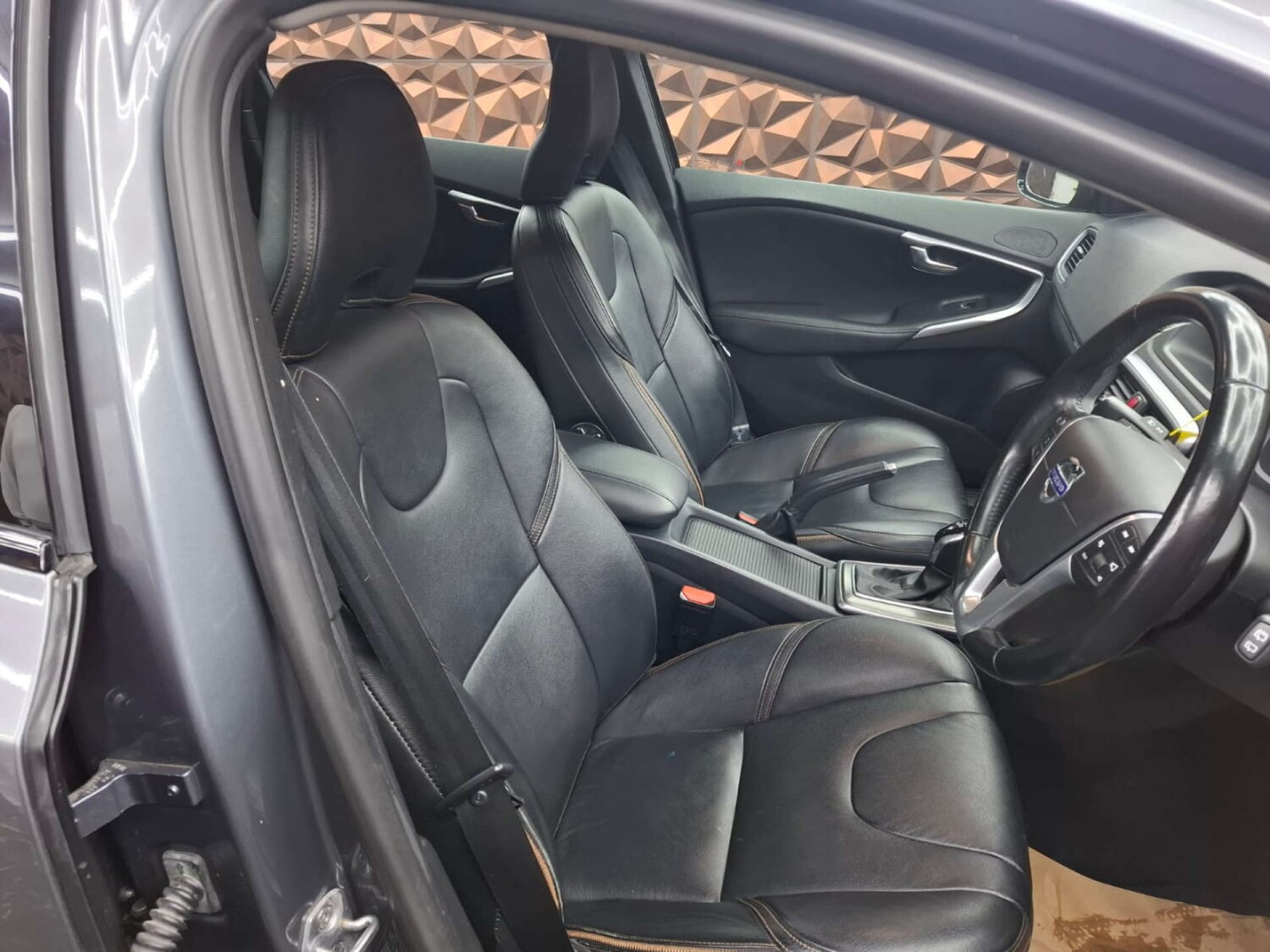 Used Volvo V40 2015 for sale - 76921421: Photo 16