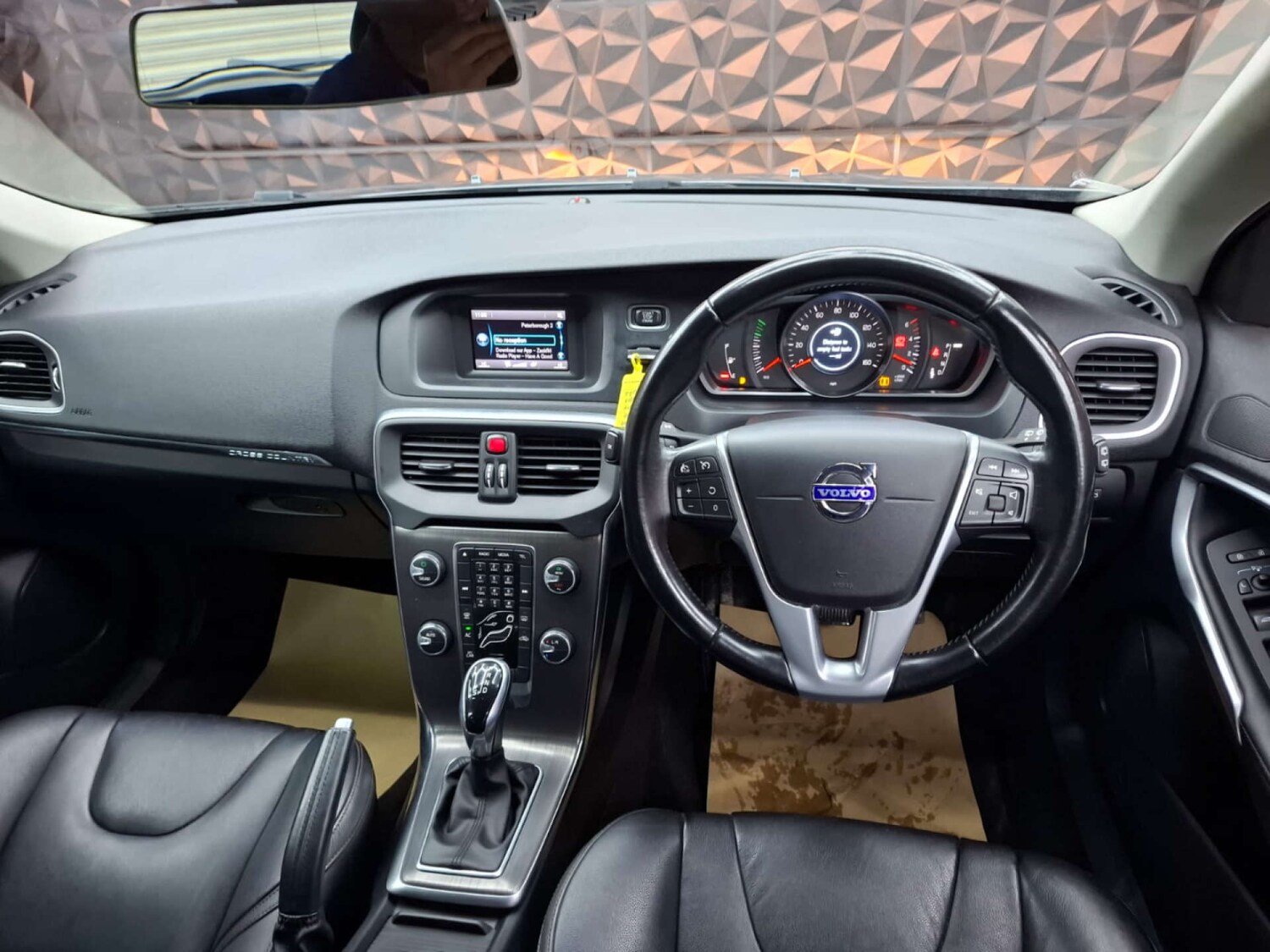 Used Volvo V40 2015 for sale - 76921421: Photo 27