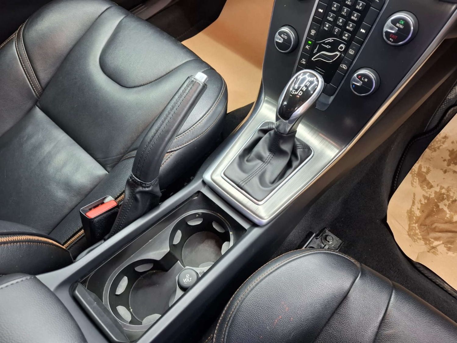 Used Volvo V40 2015 for sale - 76921421: Photo 31