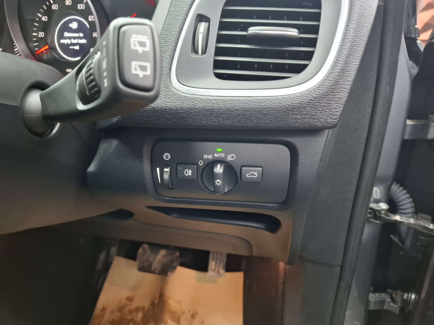 Used Volvo V40 2015 for sale - 76921421: Photo 37