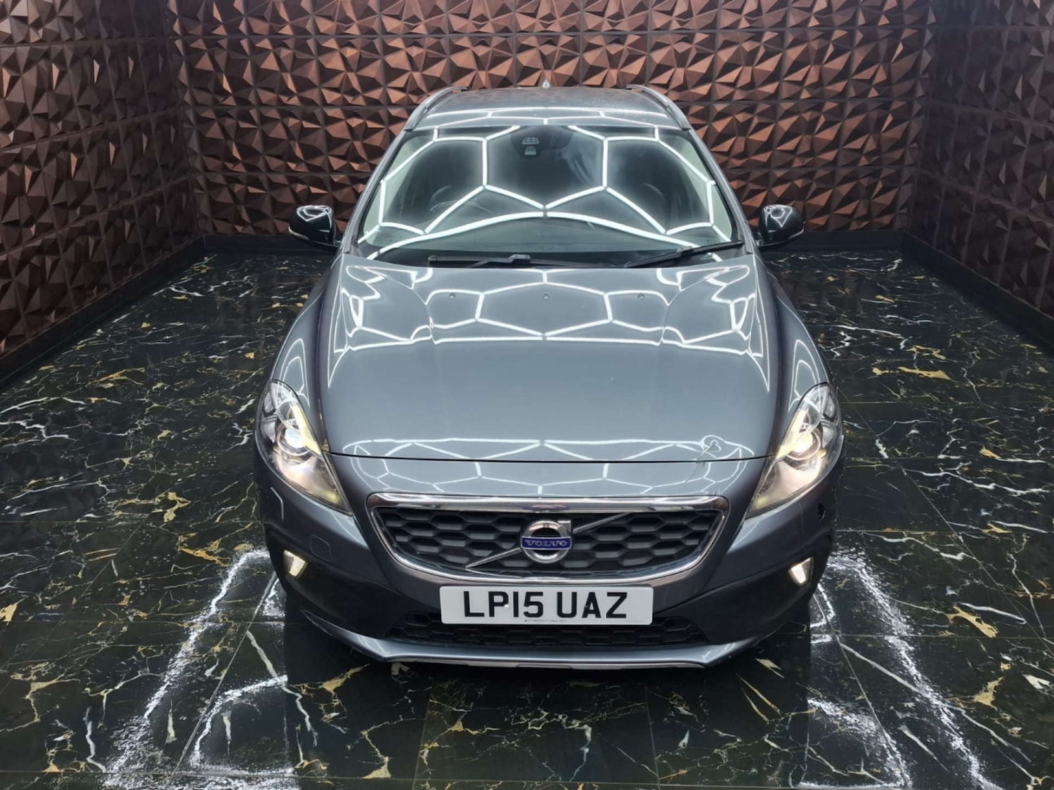 Used Volvo V40 2015 for sale - 76921421: Photo 4