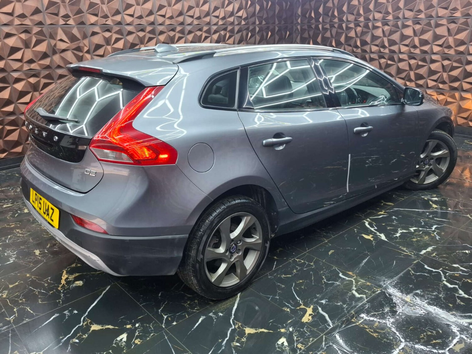 Used Volvo V40 2015 for sale - 76921421: Photo 40