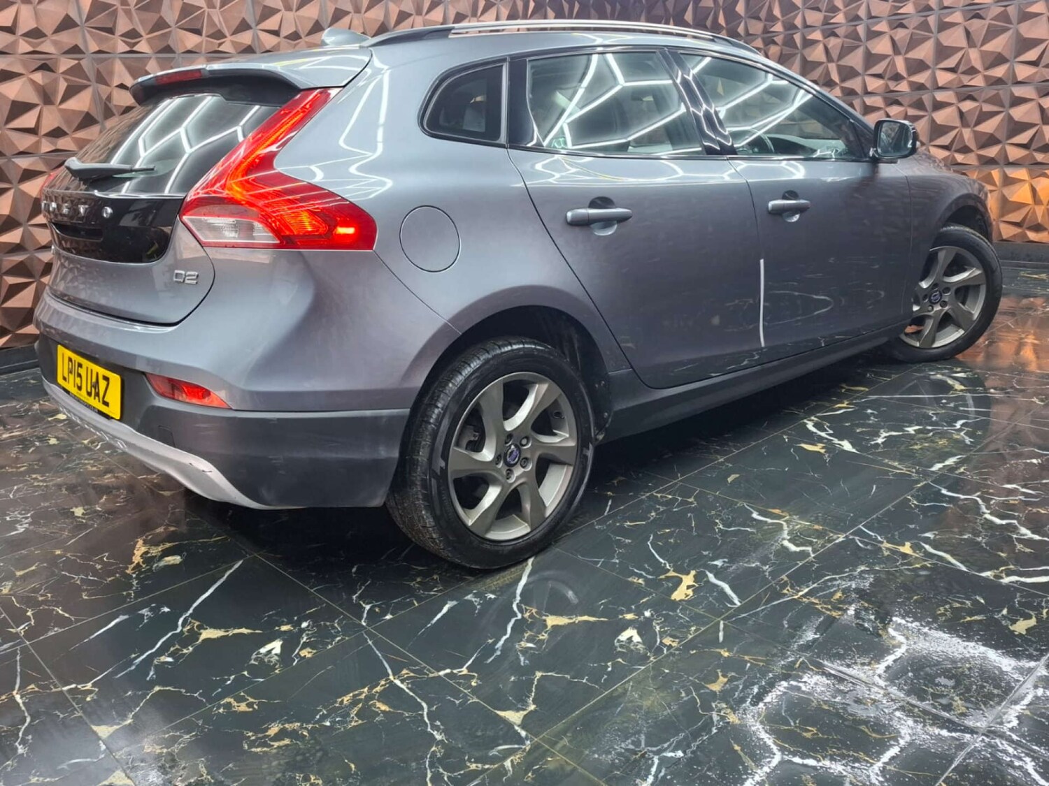 Used Volvo V40 2015 for sale - 76921421: Photo 41
