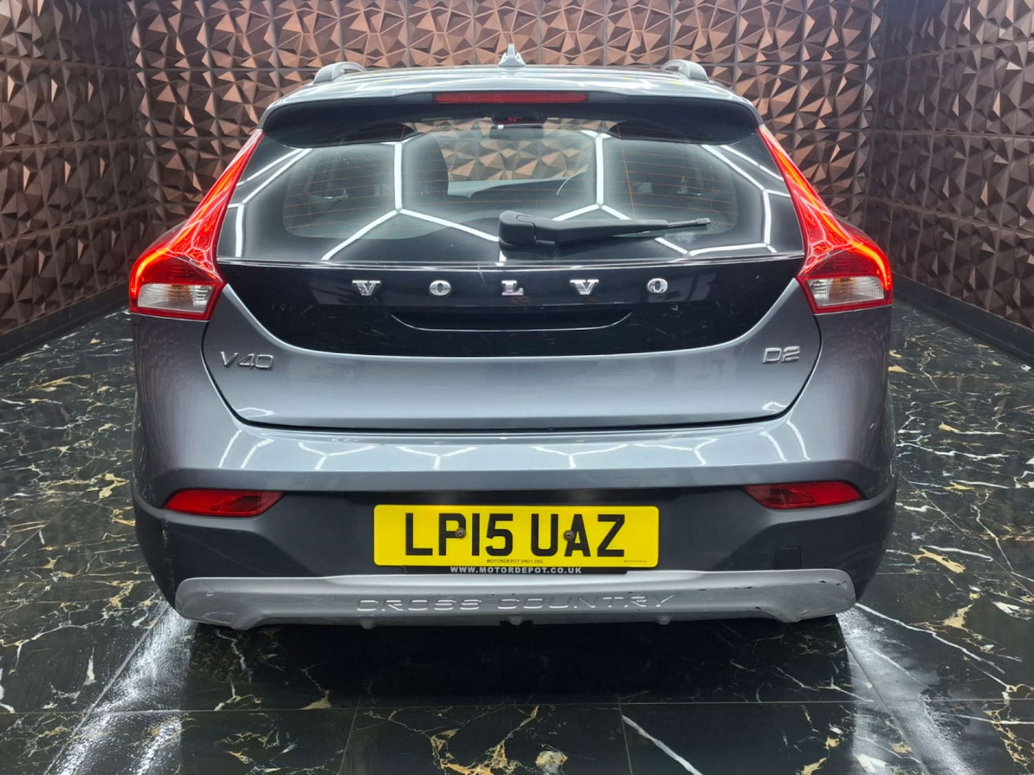 Used Volvo V40 2015 for sale - 76921421: Photo 42