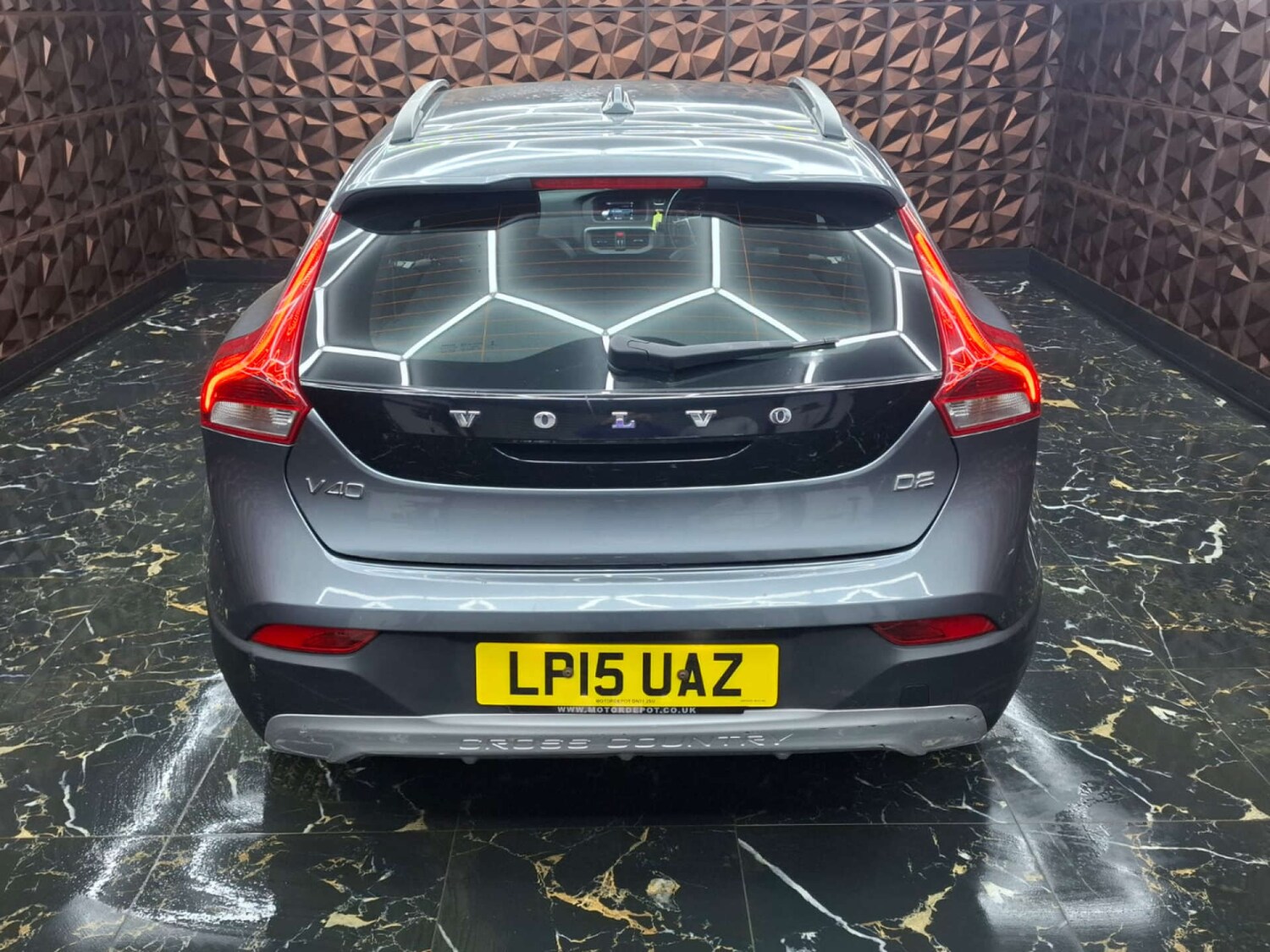 Used Volvo V40 2015 for sale - 76921421: Photo 44