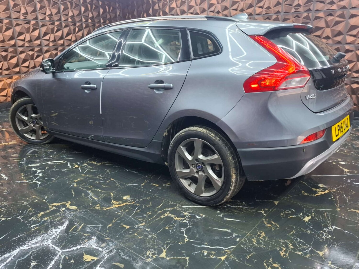 Used Volvo V40 2015 for sale - 76921421: Photo 46
