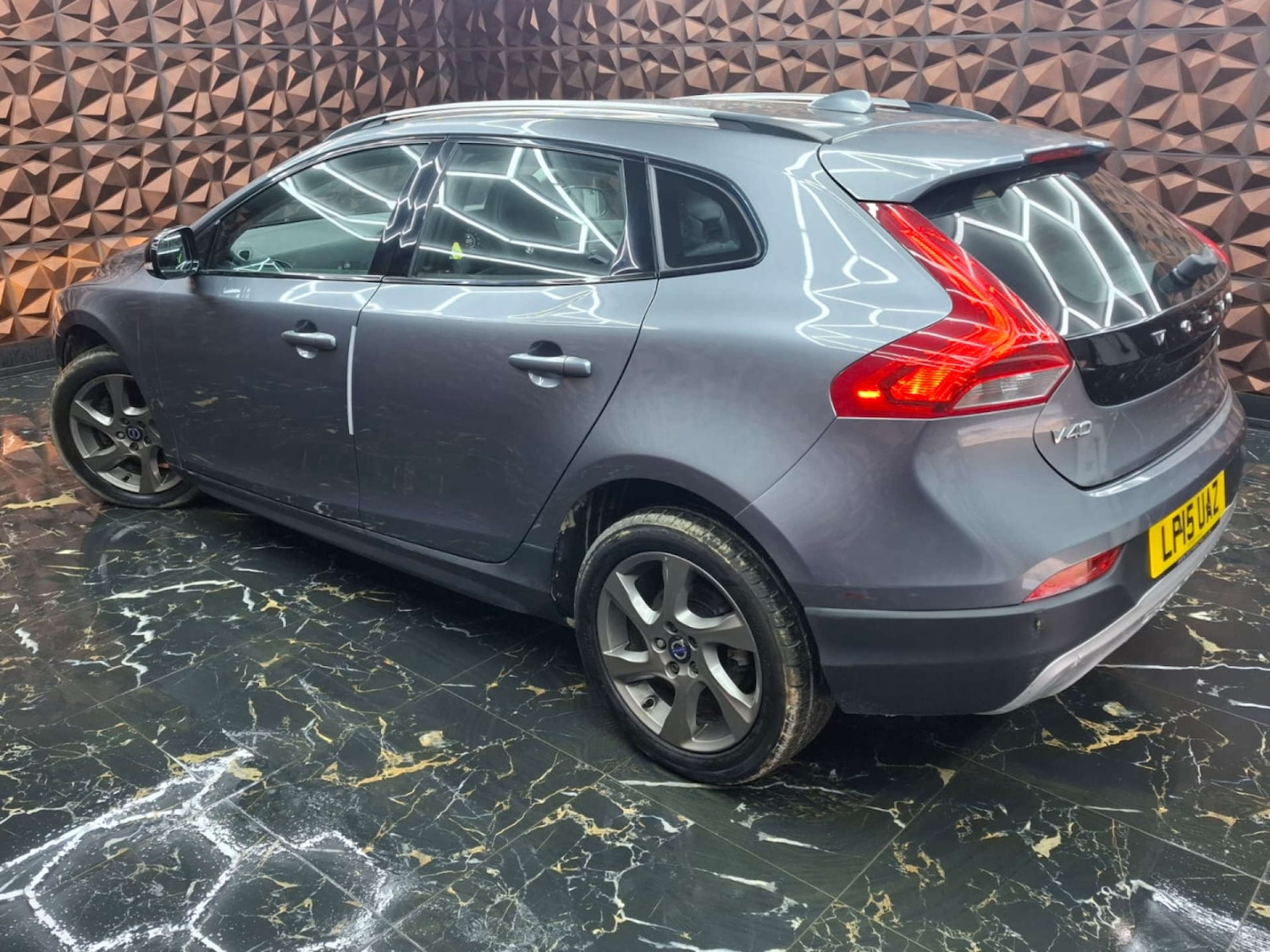 Used Volvo V40 2015 for sale - 76921421: Photo 47
