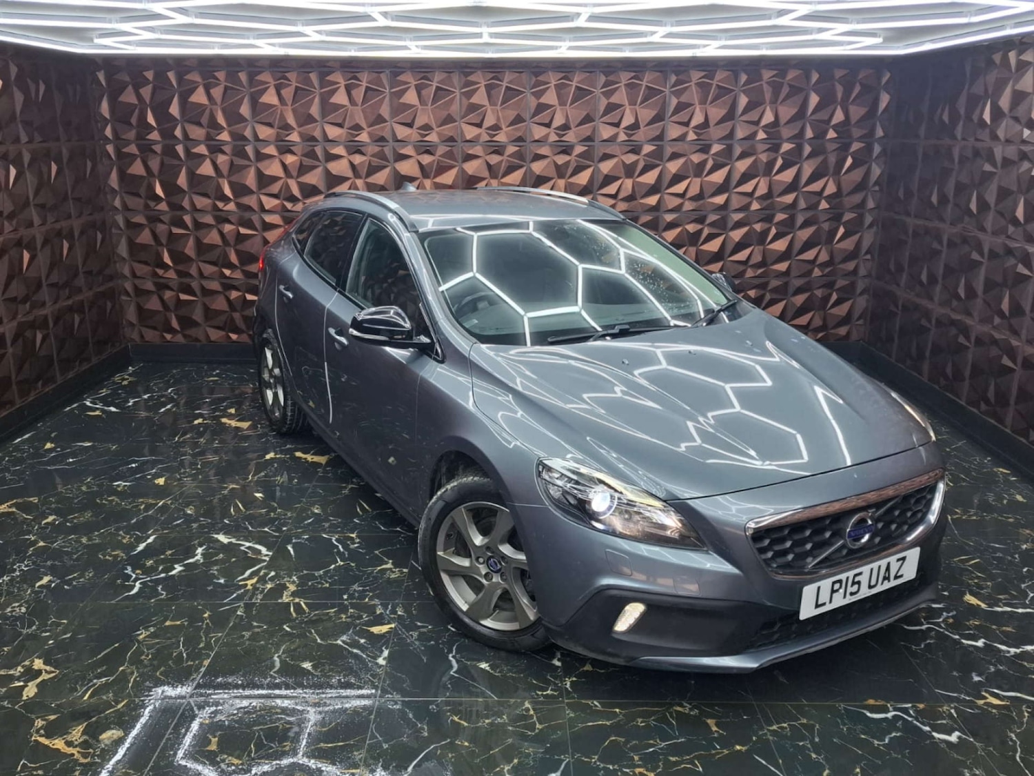 Used Volvo V40 2015 for sale - 76921421: Photo 48