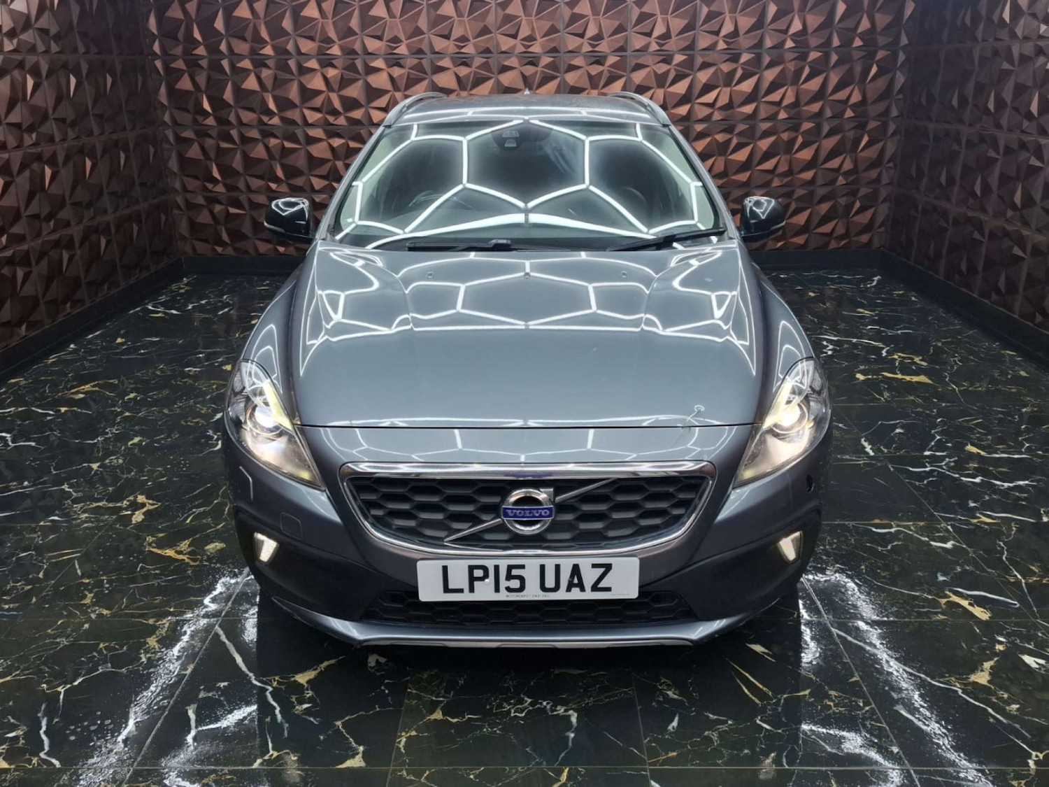 Used Volvo V40 2015 for sale - 76921421: Photo 5