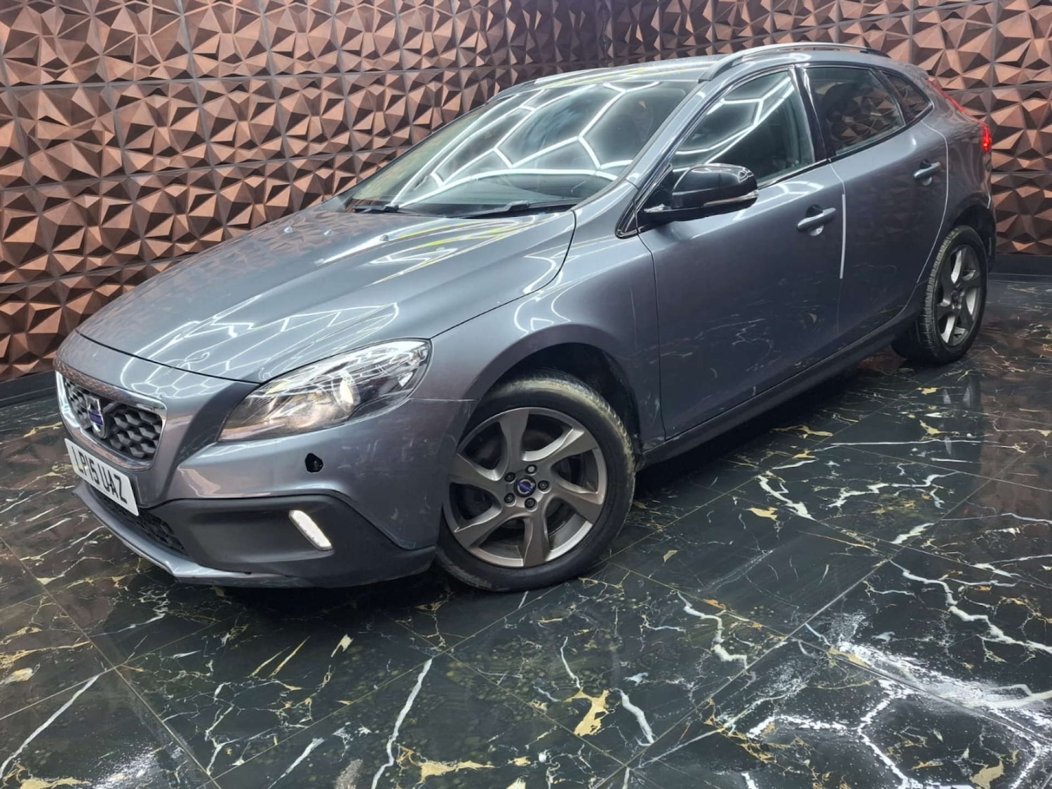 Used Volvo V40 2015 for sale - 76921421: Photo 7