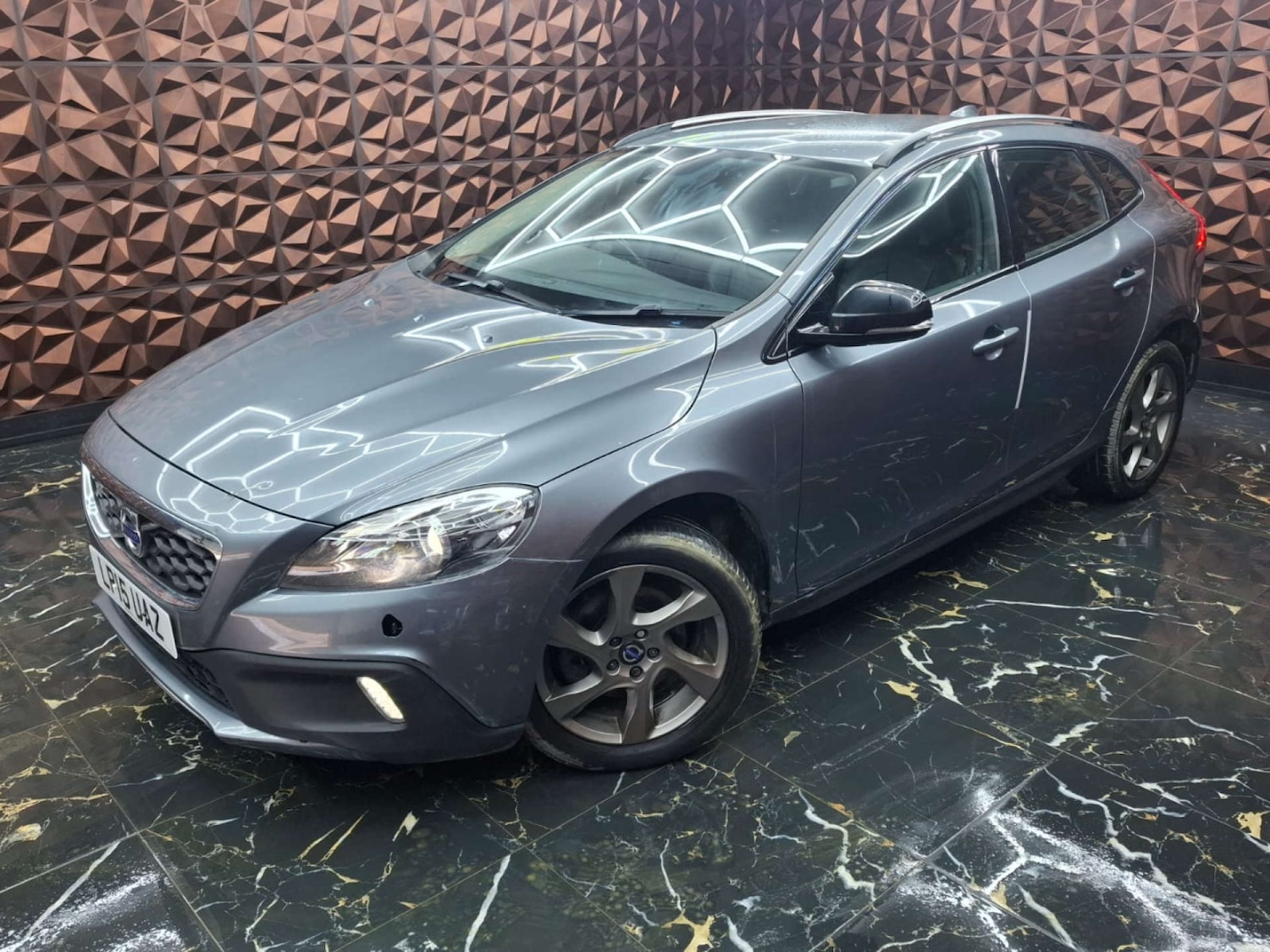Used Volvo V40 2015 for sale - 76921421: Photo 8