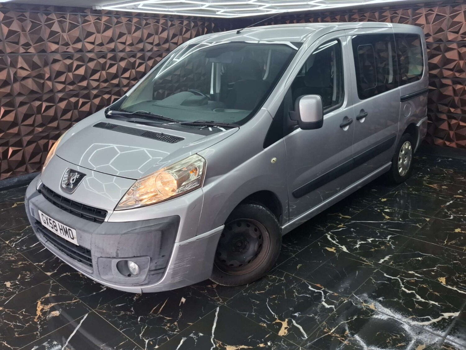 Used Mercedes-Benz C Class 2019 for sale - 76921454: Photo 11