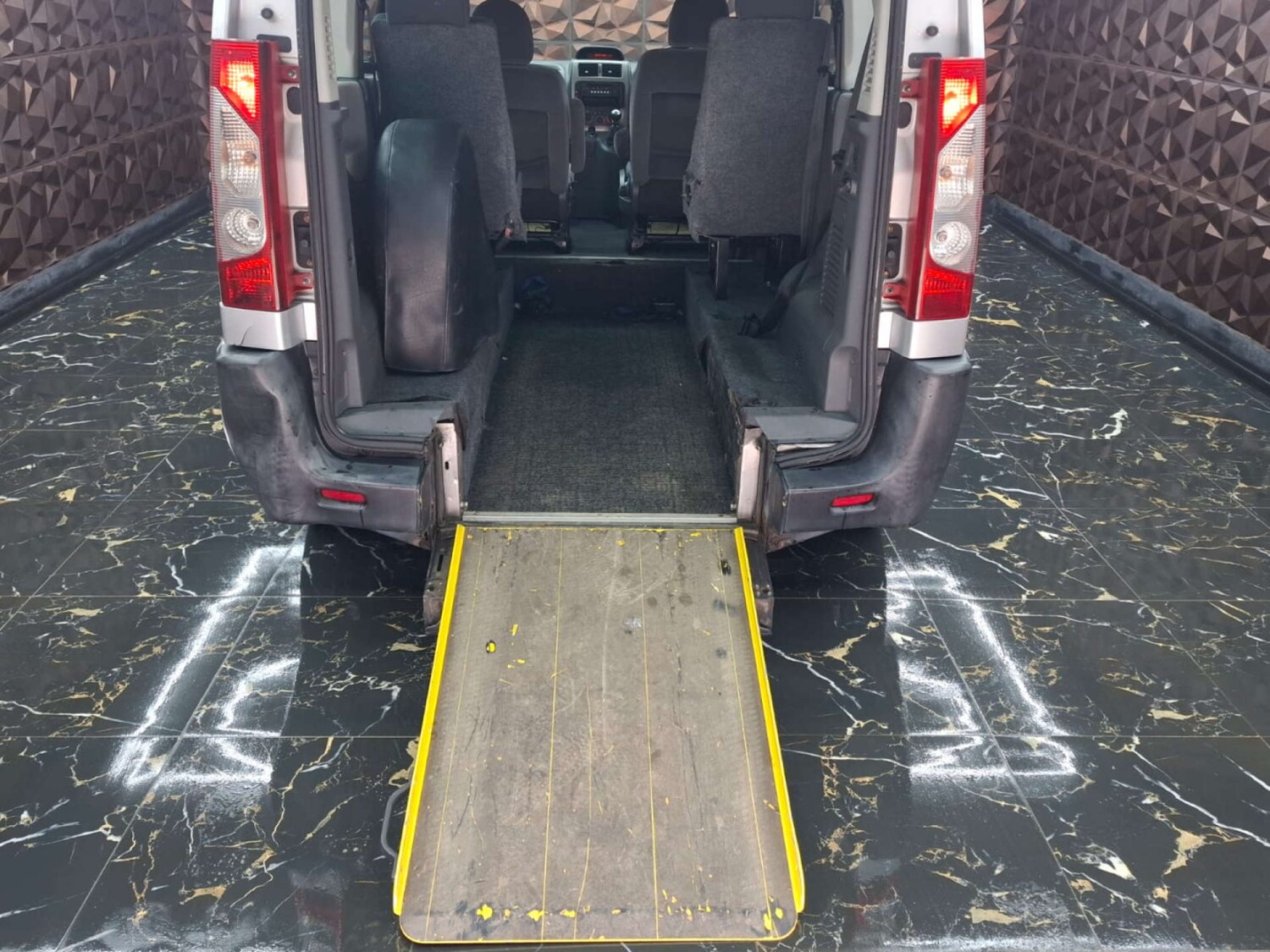 Used Mercedes-Benz C Class 2019 for sale - 76921454: Photo 29