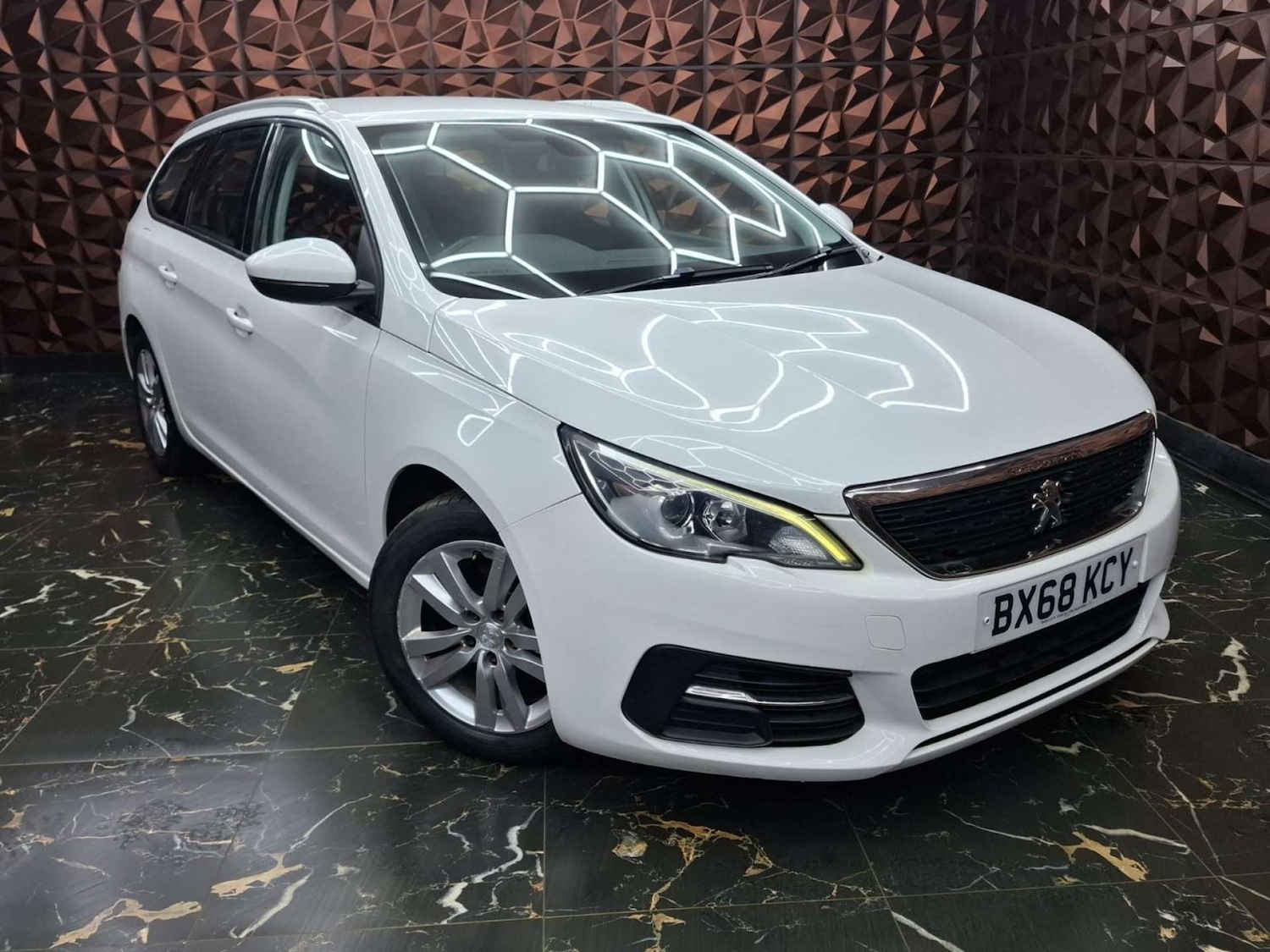 Used Peugeot 308 2018 for sale - 76948209: Photo 1